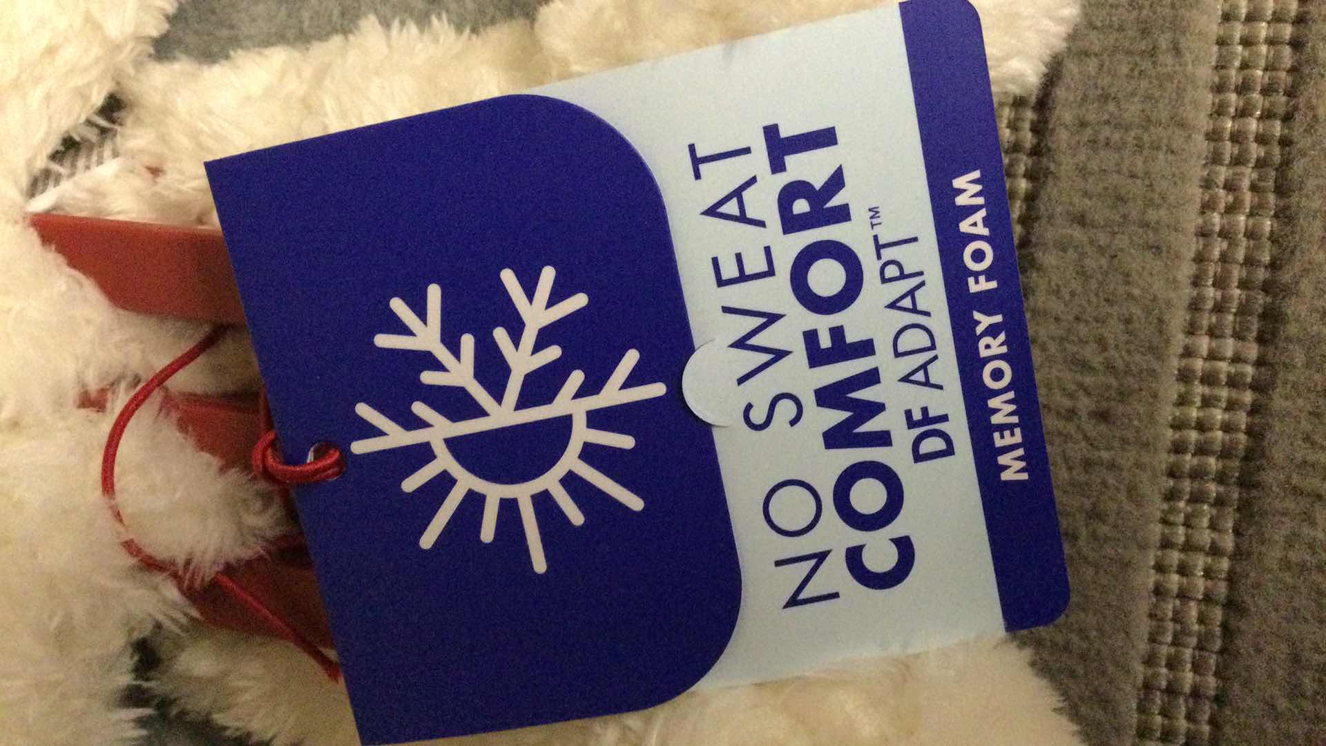 Photo 1 of NEW DLUXE BY DEARFORMS MEMORY FOAM SLIPPERS LADIES SIZE: M 7/8 OATMEAL 2-PAIR