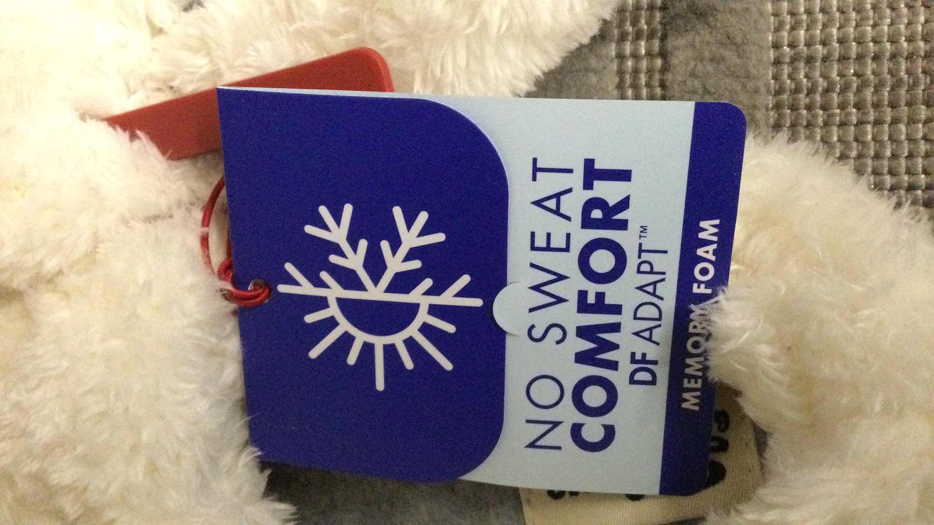 Photo 1 of NEW DLUX BY DEARFORMS MEMORY FOAM SLIPPERS LADIES SIZE: M 7/8 OATMEAL 2- PAIR