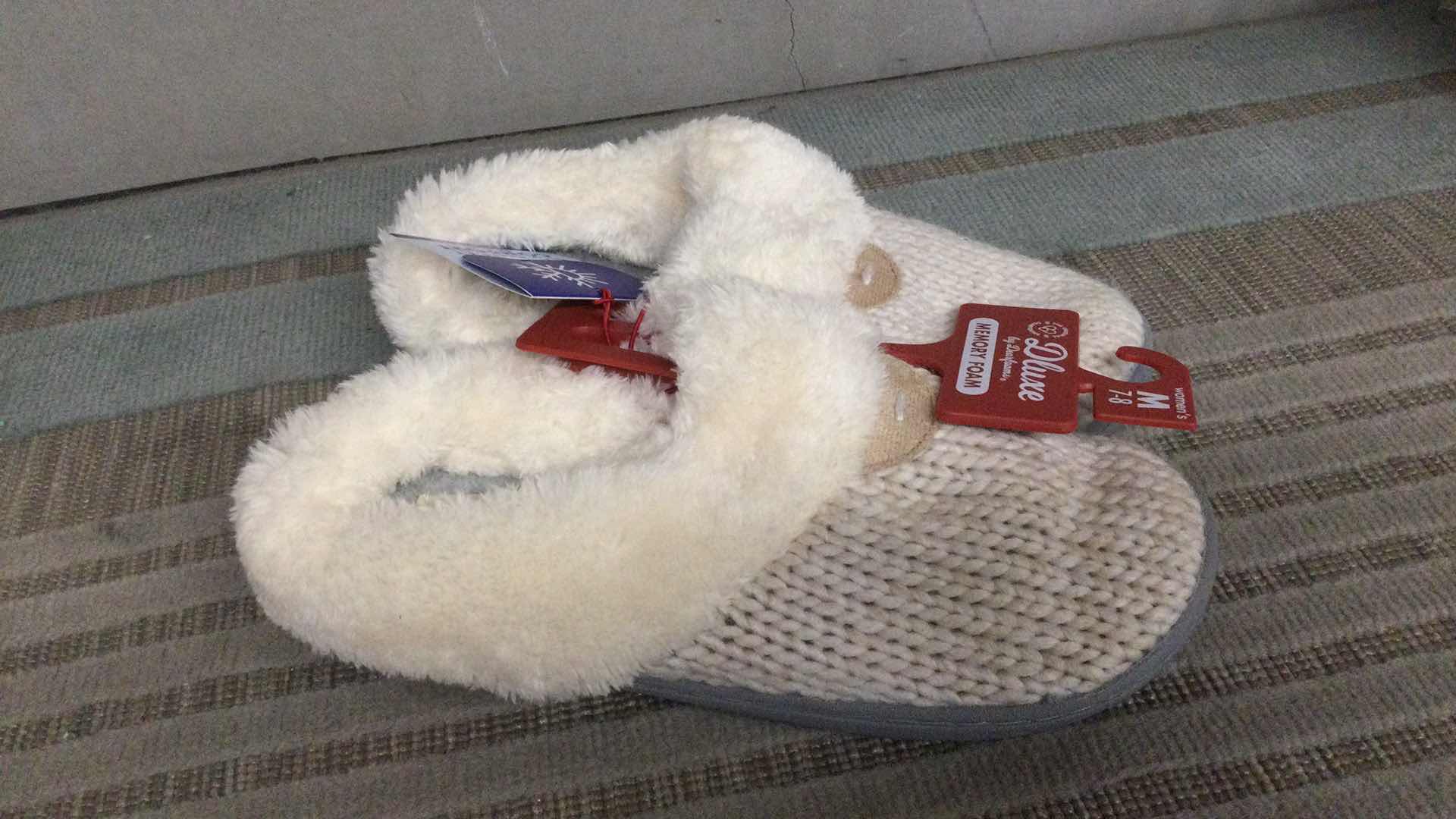 Photo 1 of NEW DLUX BY DEARFORMS MEMORY FOAM SLIPPERS LADIES SIZE: M 7/8 OATMEAL 2- PAIR