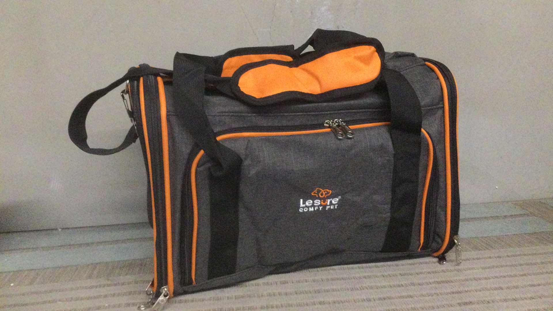 Photo 1 of LESURE COMFY PET PET CARRIER