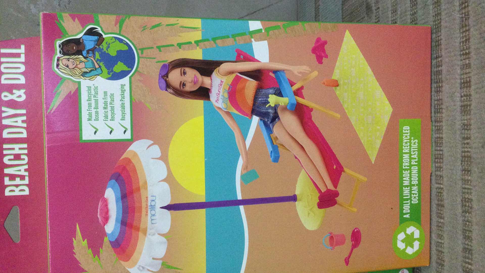 Photo 1 of BARBIE THE OCEAN ( BEACH DAY & DOLL SET)
