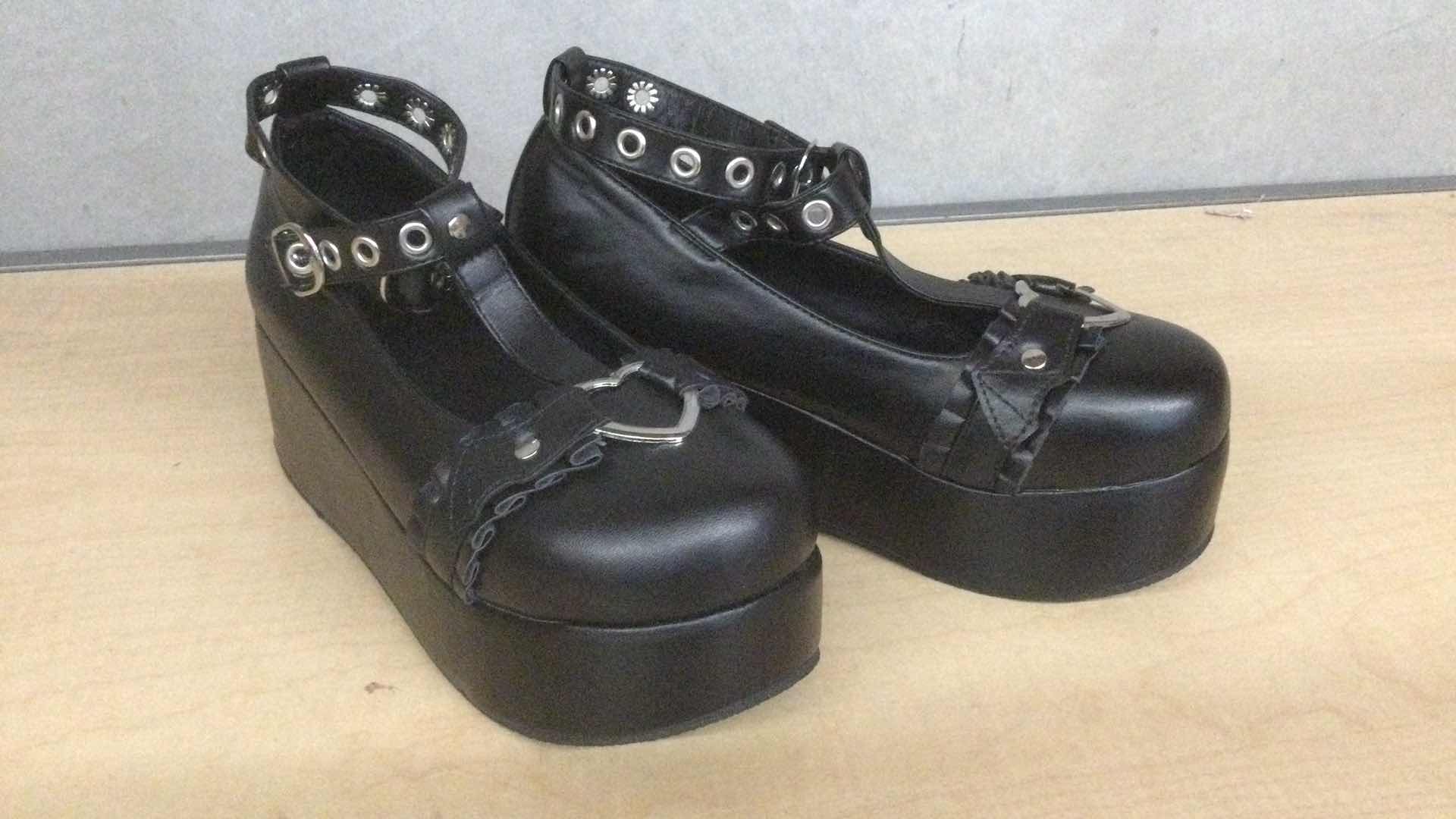Photo 1 of NEW GIRLS BLACK WEDGE W/ METAL GROMMETS & HEART SHOES SIZE 3.5