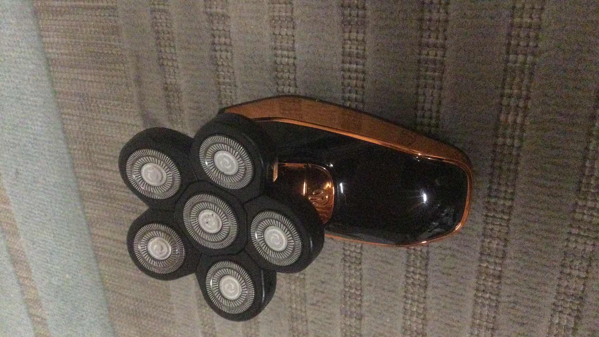 Photo 1 of AIDALLS WELLUP 6D 5-IN-1 GROOMING ELECTRIC SHAVER KIT