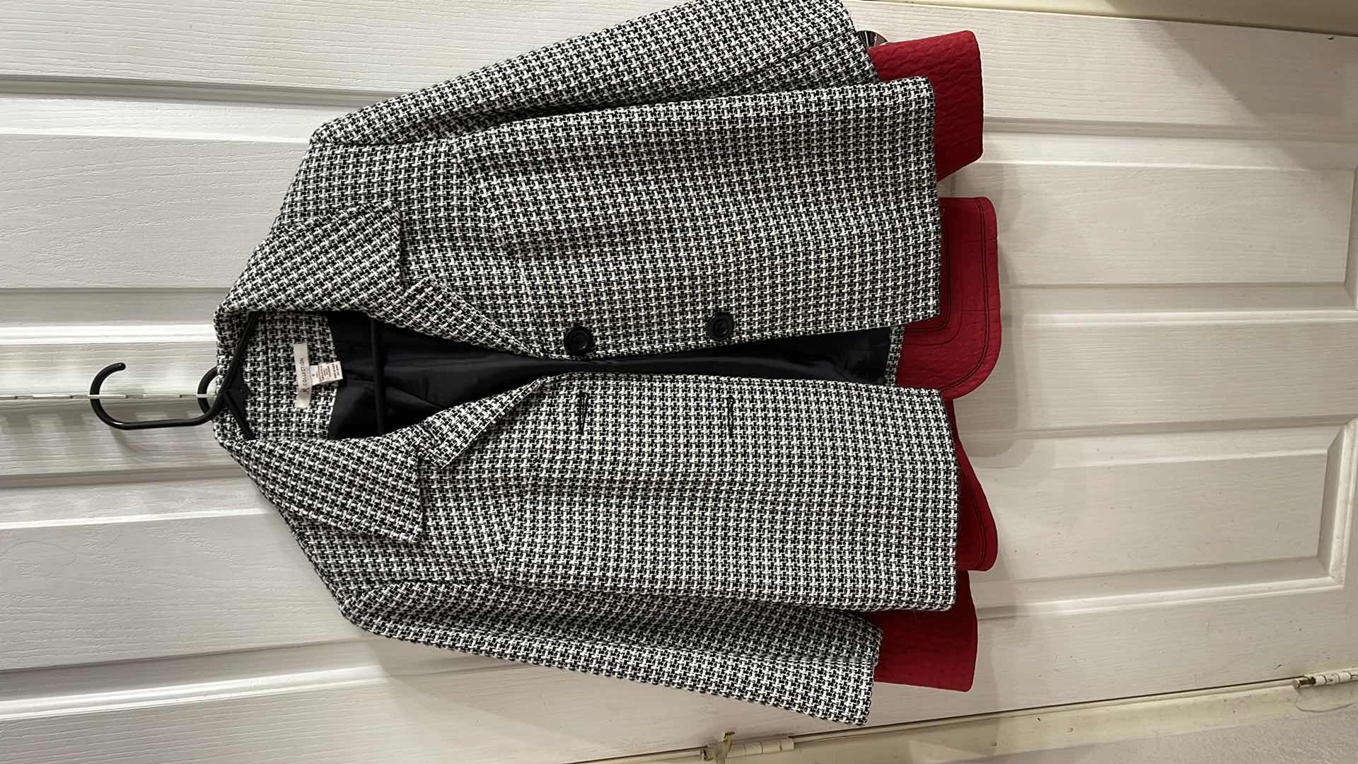 Photo 1 of WOMENS DESIGNER FASHION BLAZERS SIZE 6/8