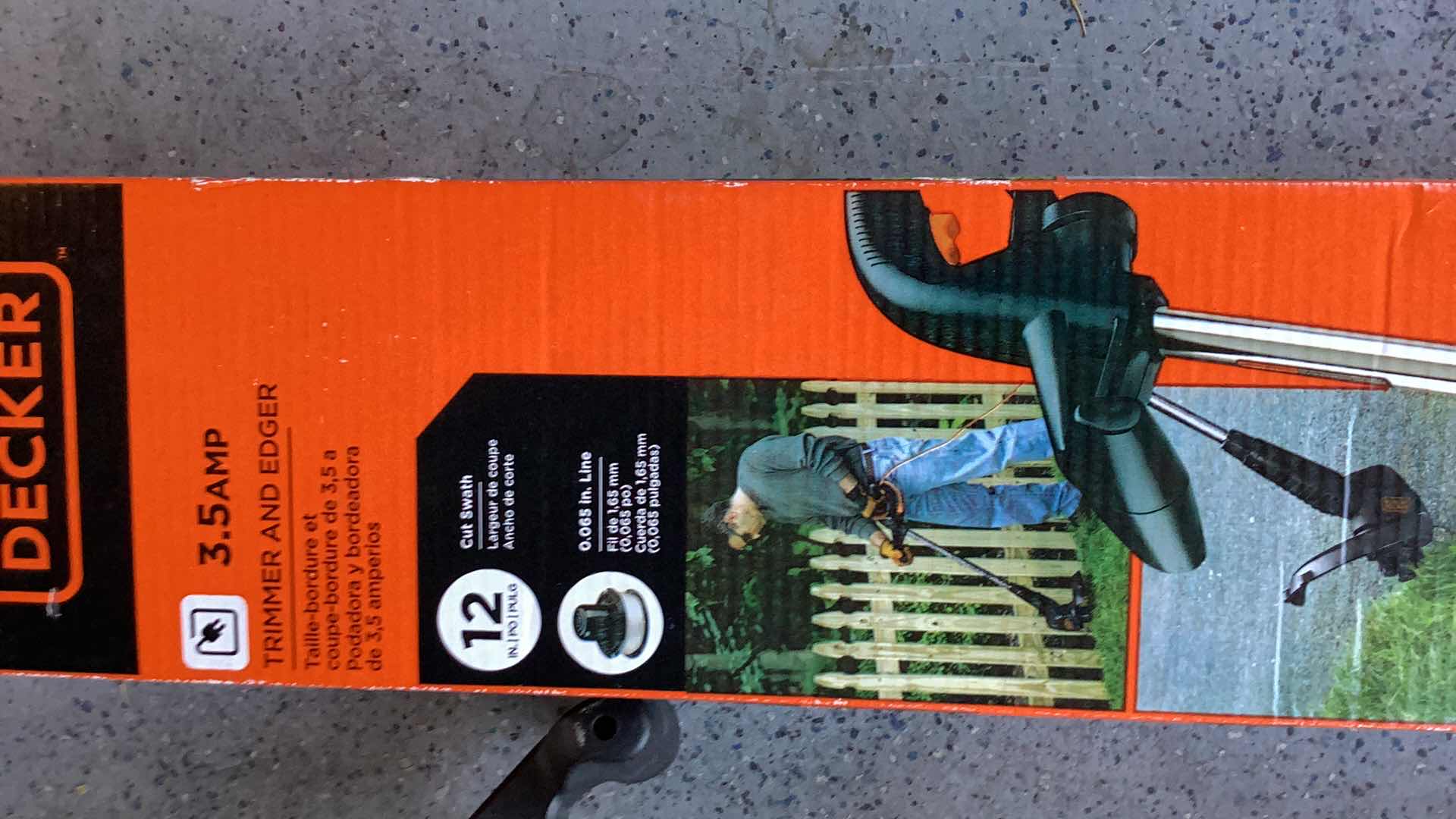 Photo 1 of BLACK AND DECKER 3.5 AMP TRIMMER AND EDGER TESTED WORKING