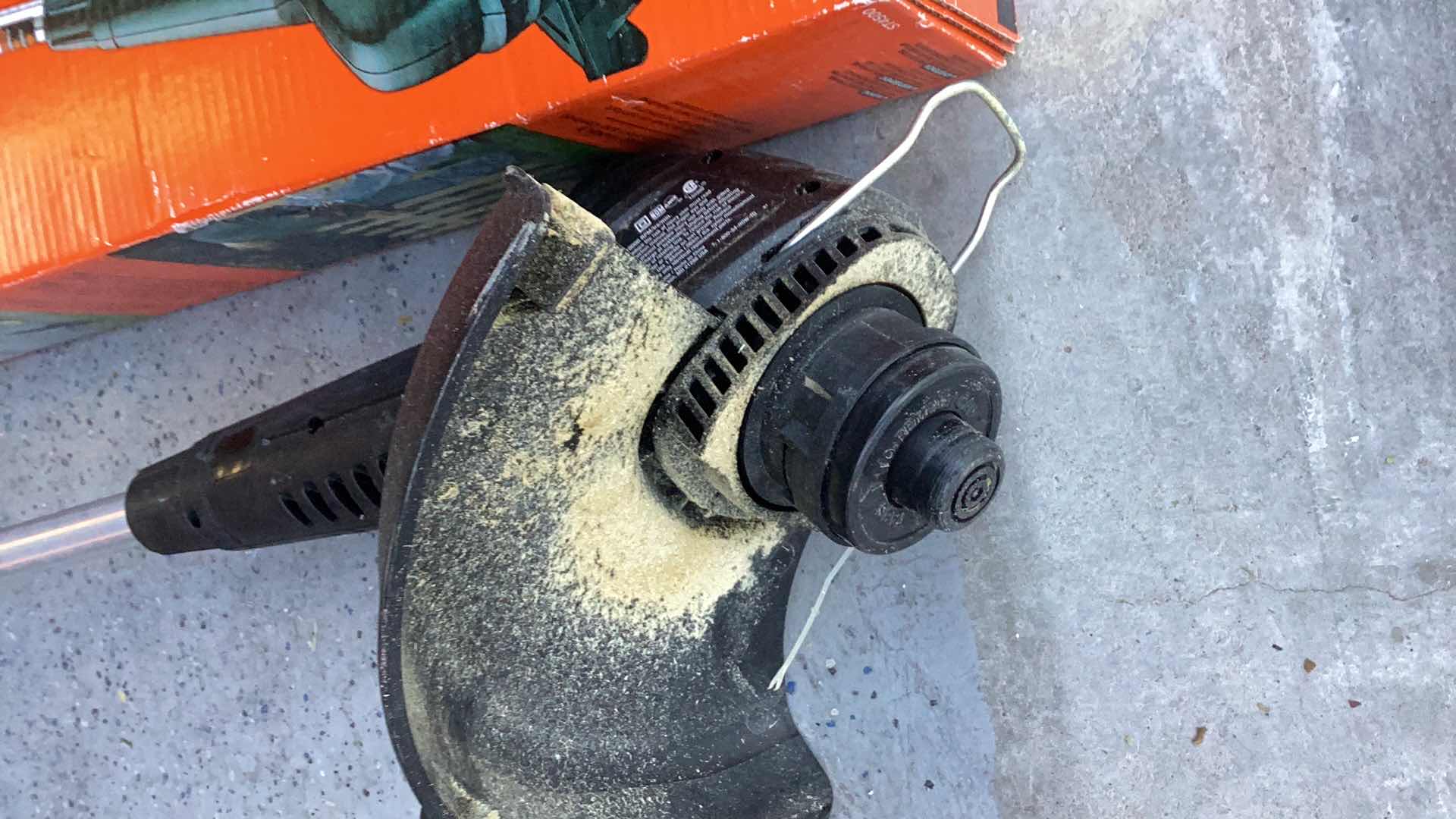 Photo 1 of BLACK AND DECKER 3.5 AMP TRIMMER AND EDGER TESTED WORKING