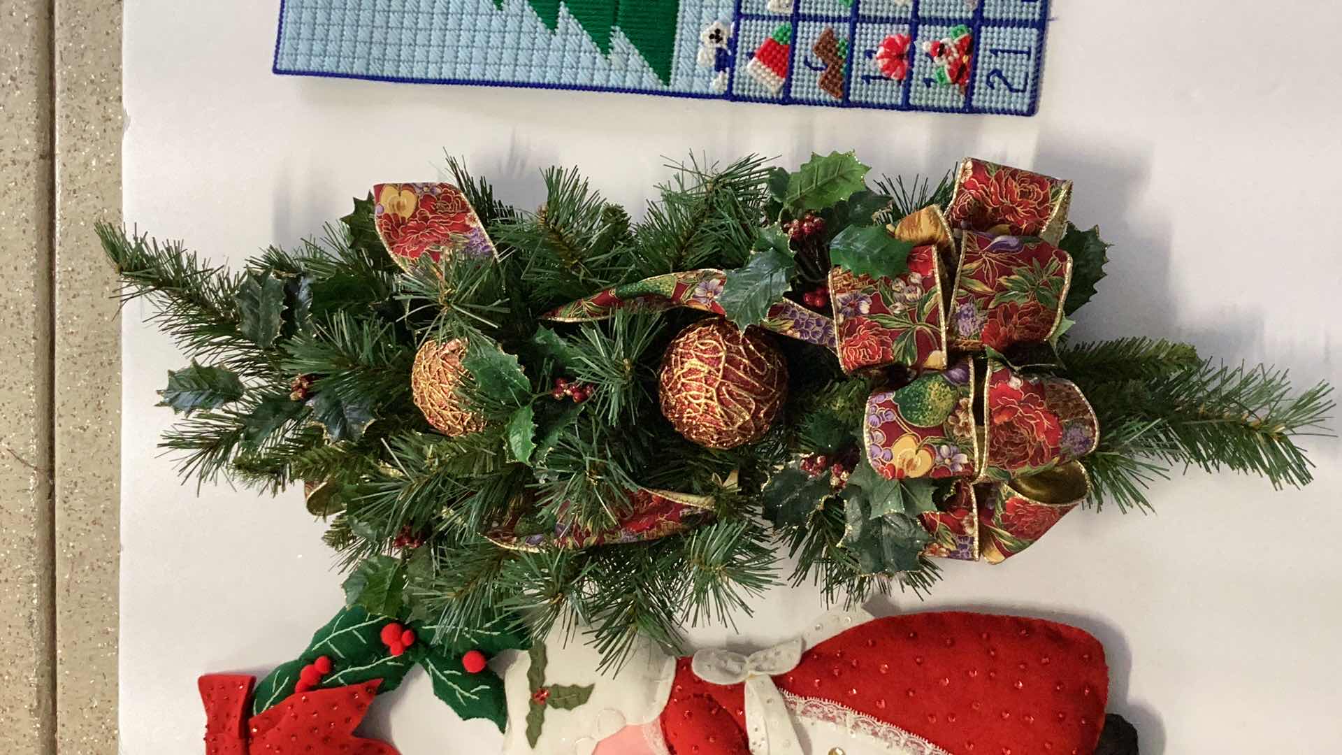 Photo 3 of CHRISTMAS DECORATIONS