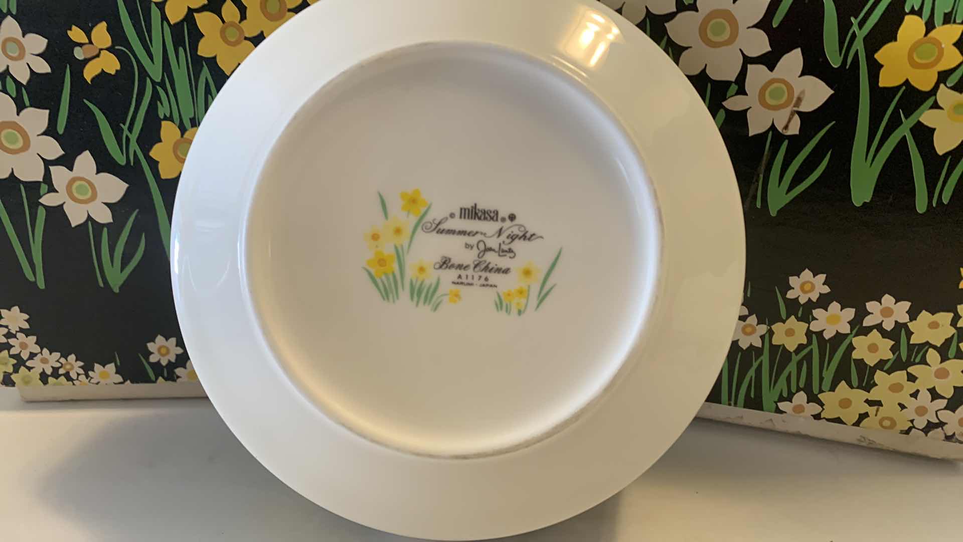 Photo 1 of MIKASA BONE CHINA SOUP/SALAD BOWLS, 8 pieces