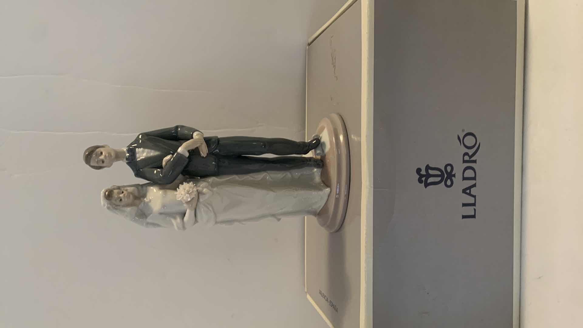 Photo 1 of LLADRO BRIDE AND GROOM H9.5”