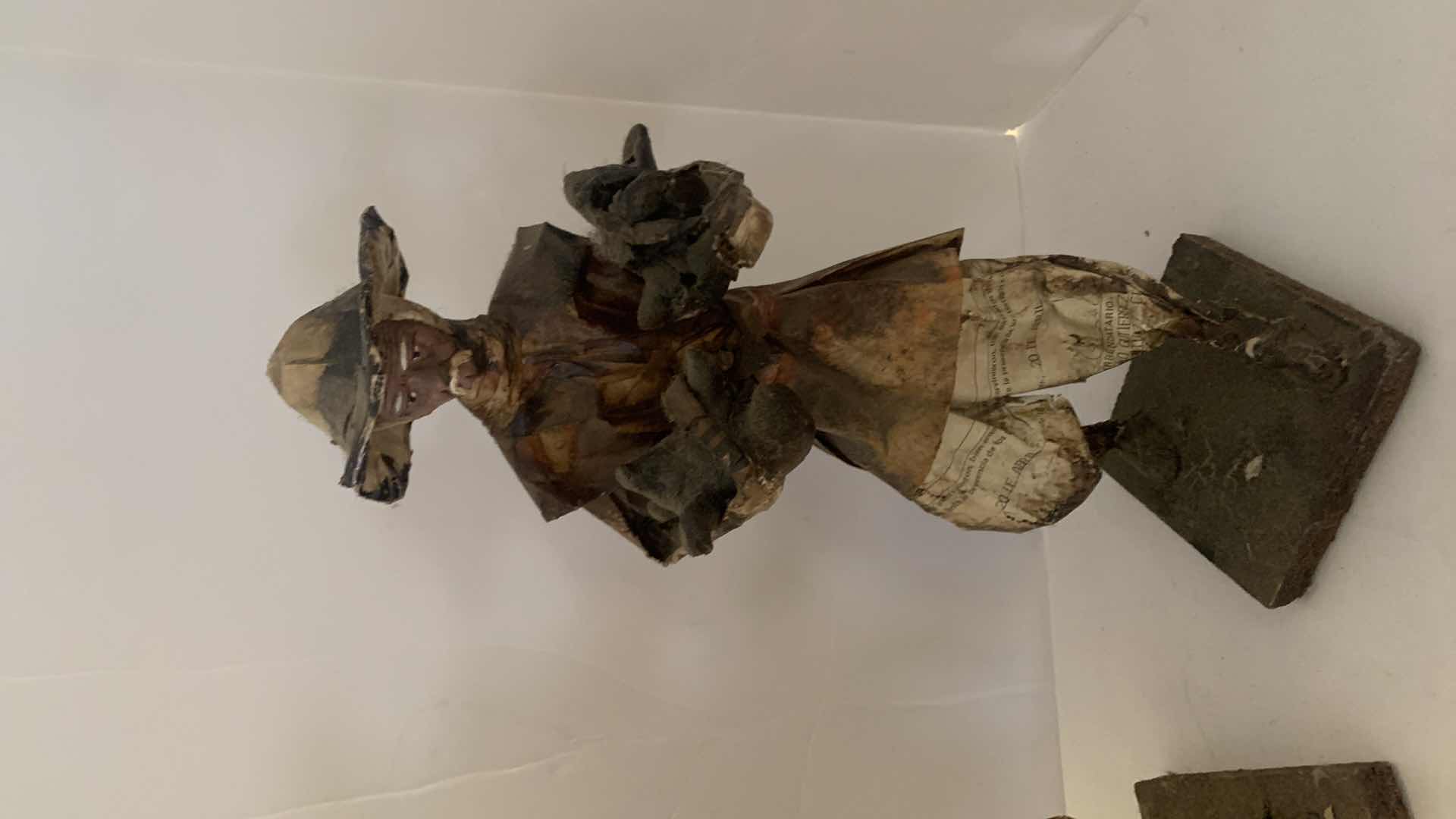 Photo 1 of 3 - PAPER MACHE MEXIJCAN FOLK ART FIGURINES AND HAIR CLIP