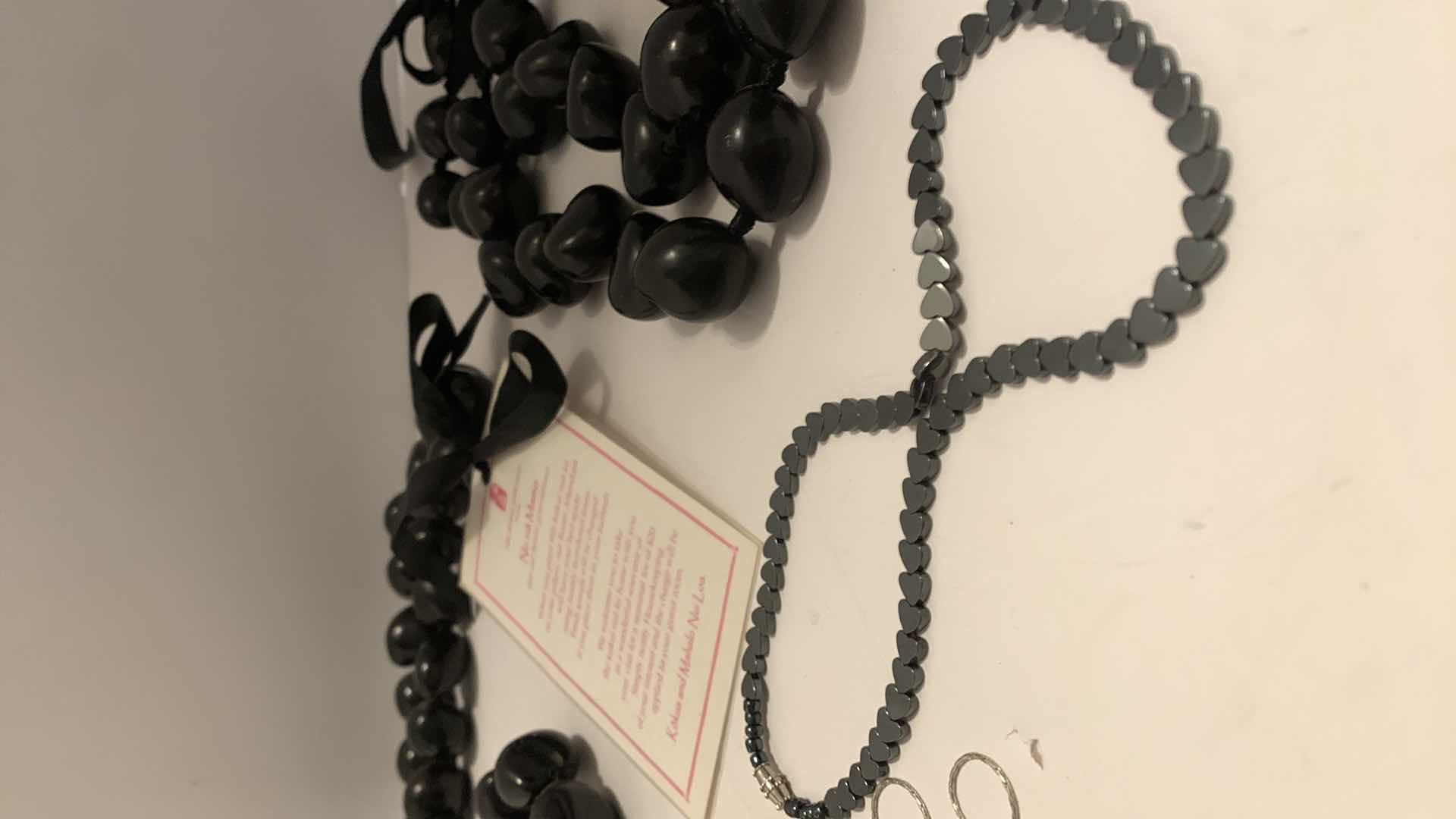 Photo 1 of 6 PIECES,  COSTUME JEWELRY ASSORTMENT, NO NA MAMO BEADS, BRACELETS AND NECKLACES