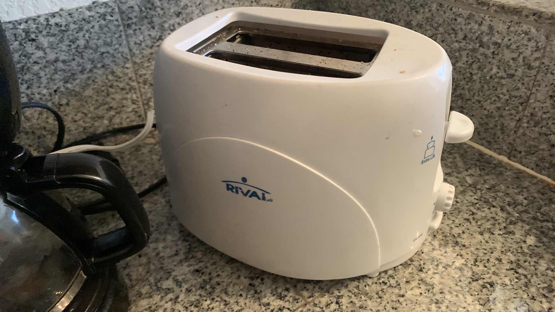 Photo 6 of APPLIANCES - TOASTER OVEN, COFFFE MAKER AND MORE (TESTED)