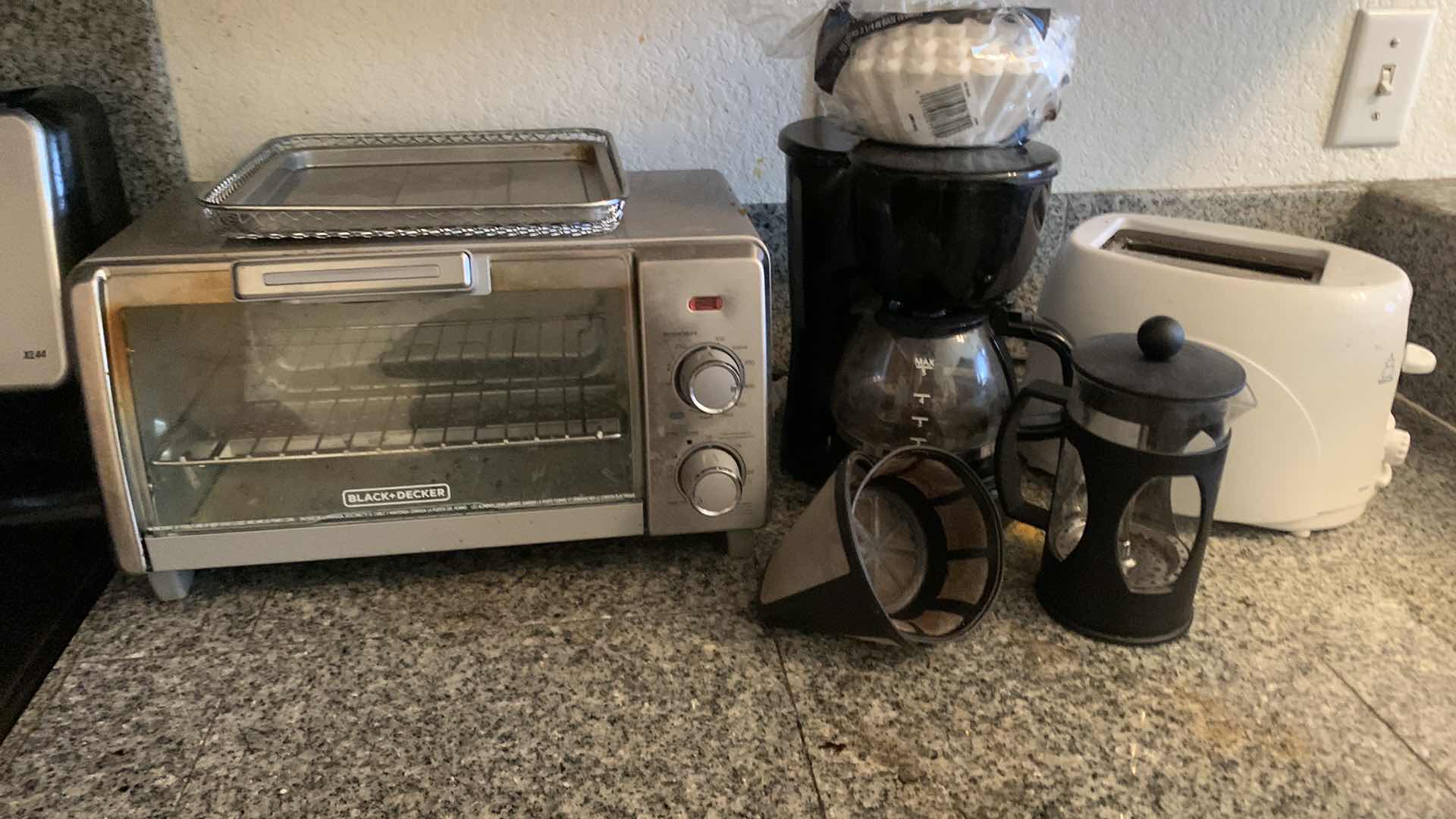 Photo 1 of APPLIANCES - TOASTER OVEN, COFFFE MAKER AND MORE (TESTED)