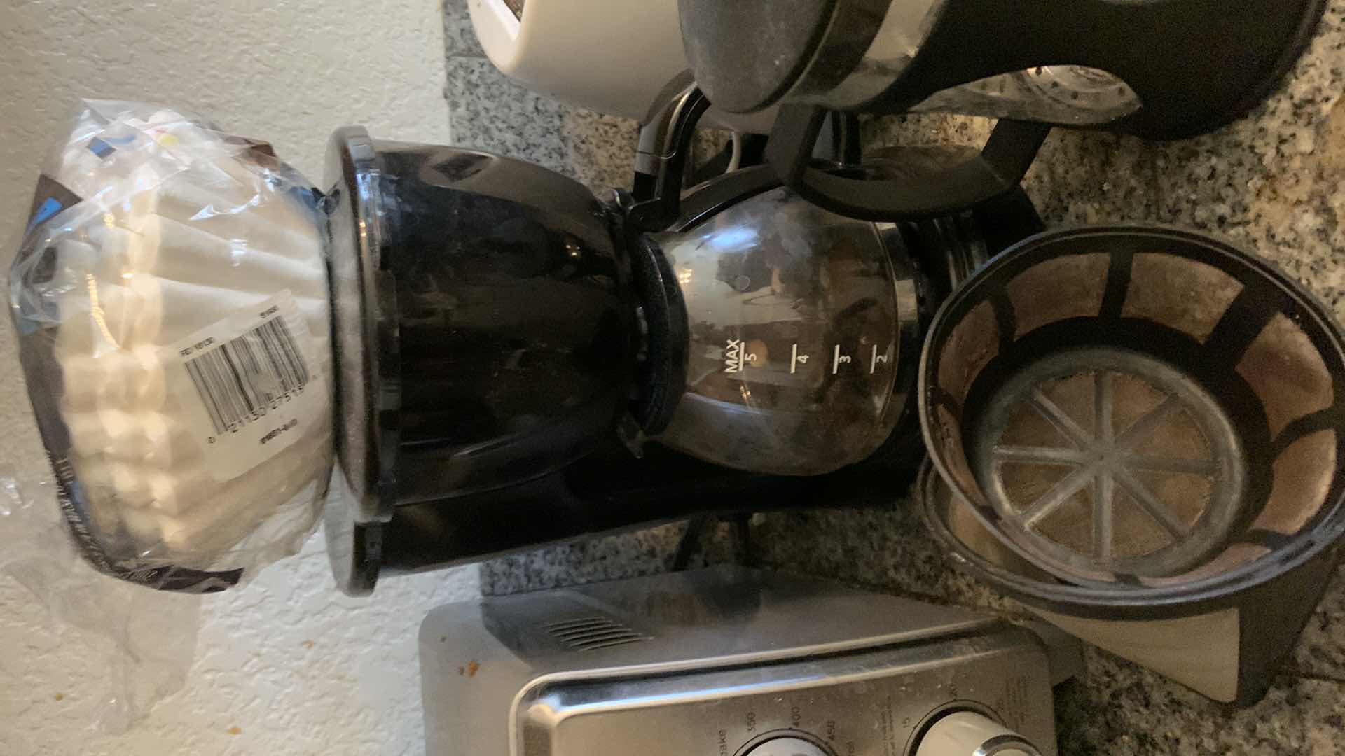 Photo 4 of APPLIANCES - TOASTER OVEN, COFFFE MAKER AND MORE (TESTED)