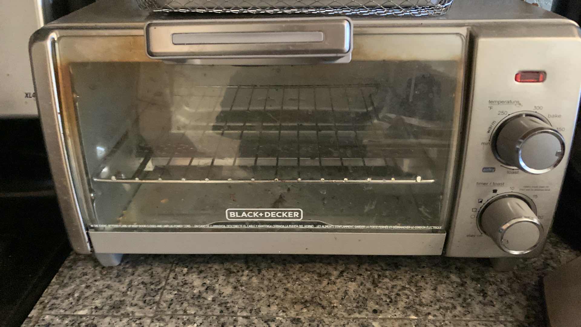 Photo 3 of APPLIANCES - TOASTER OVEN, COFFFE MAKER AND MORE (TESTED)