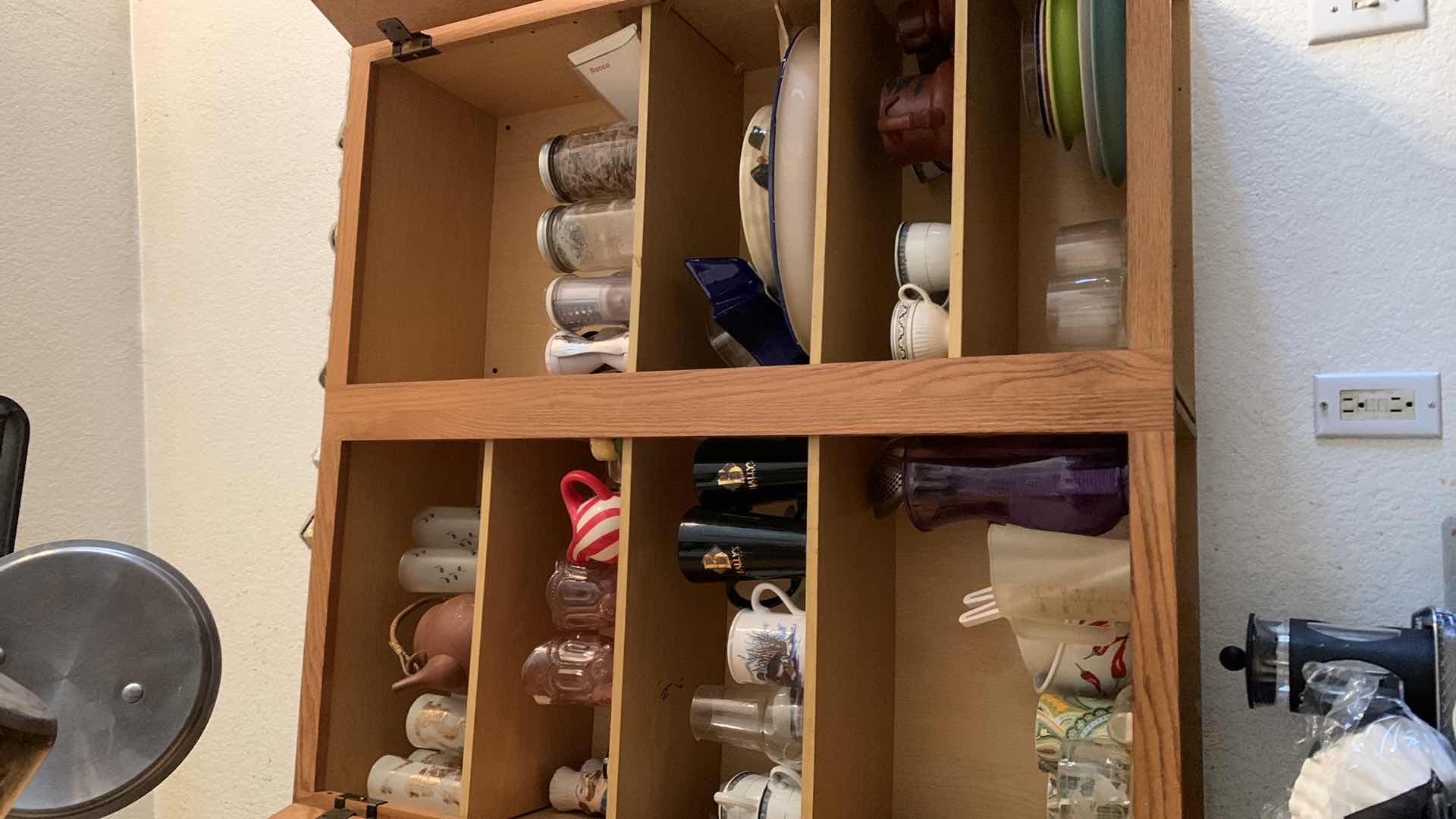 Photo 1 of CONTENTS OF CABINET