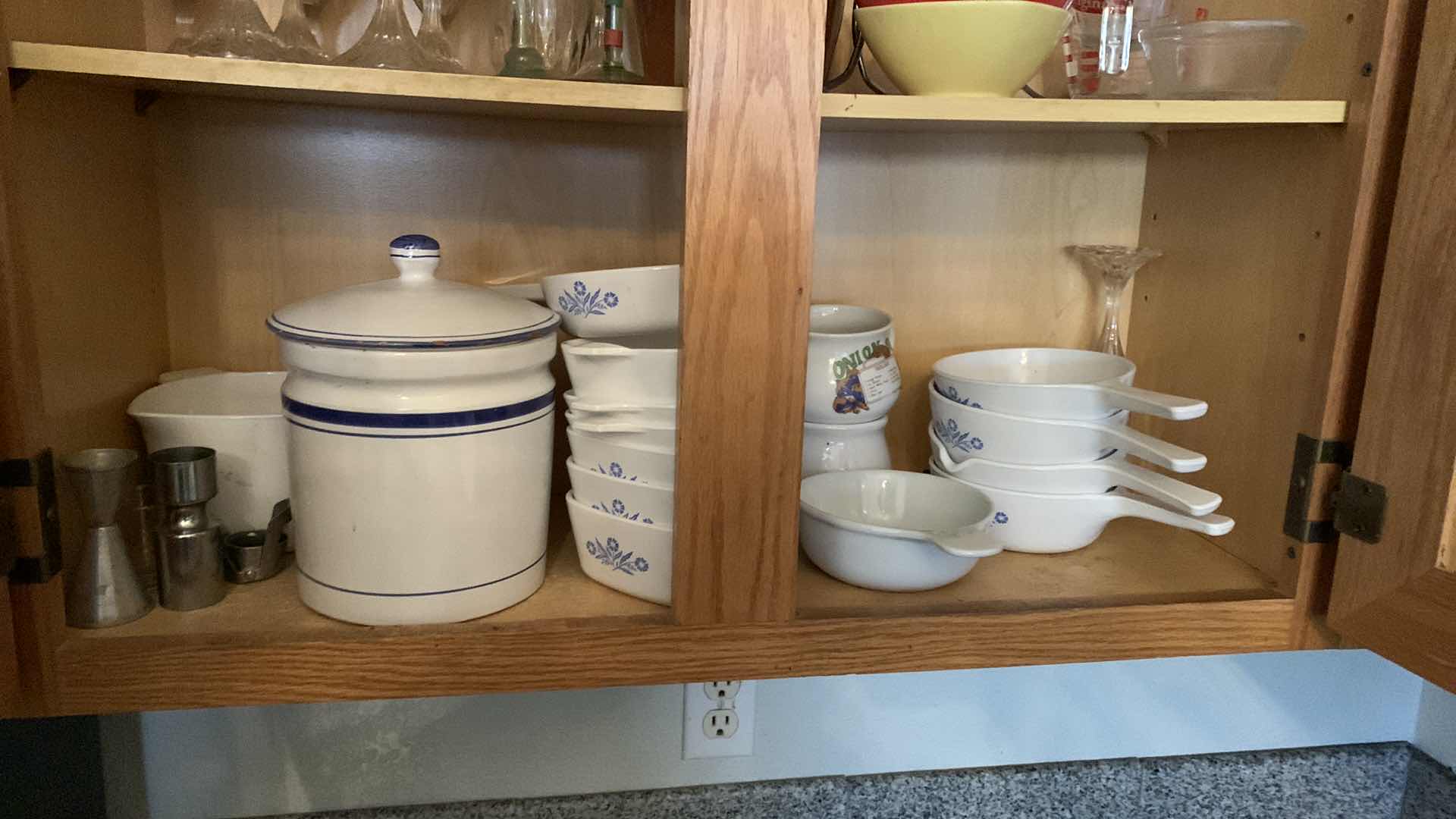 Photo 1 of CONTENTS OF CABINET