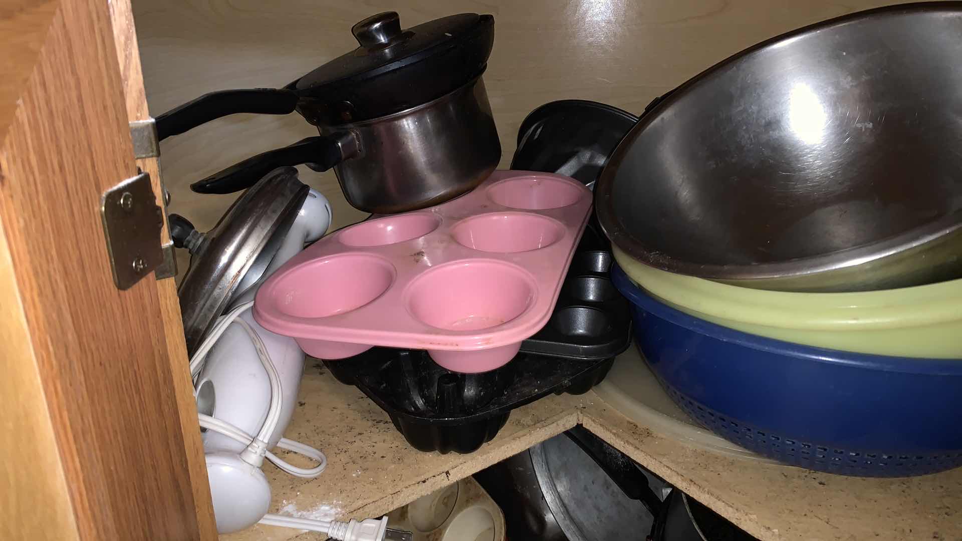 Photo 1 of CONTENTS OF CABINET