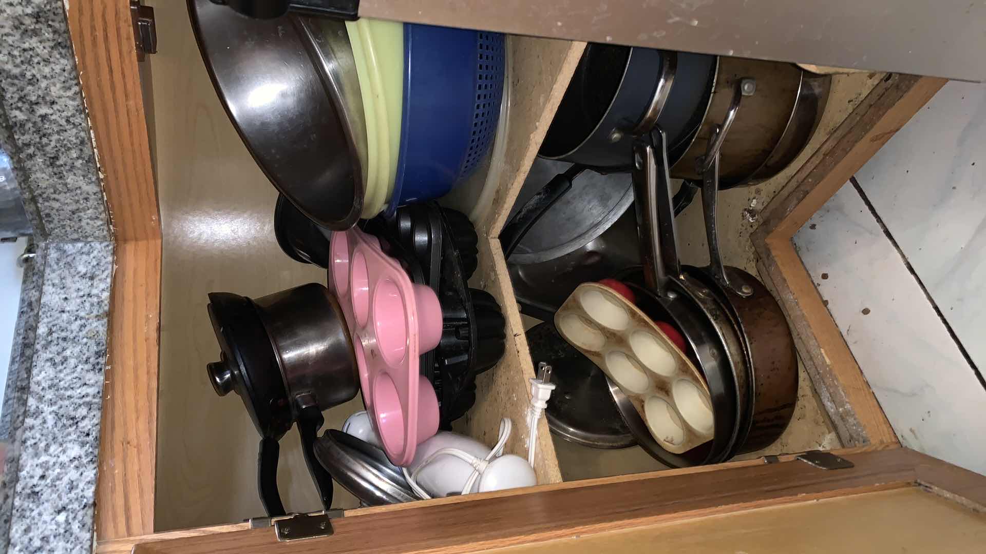 Photo 1 of CONTENTS OF CABINET