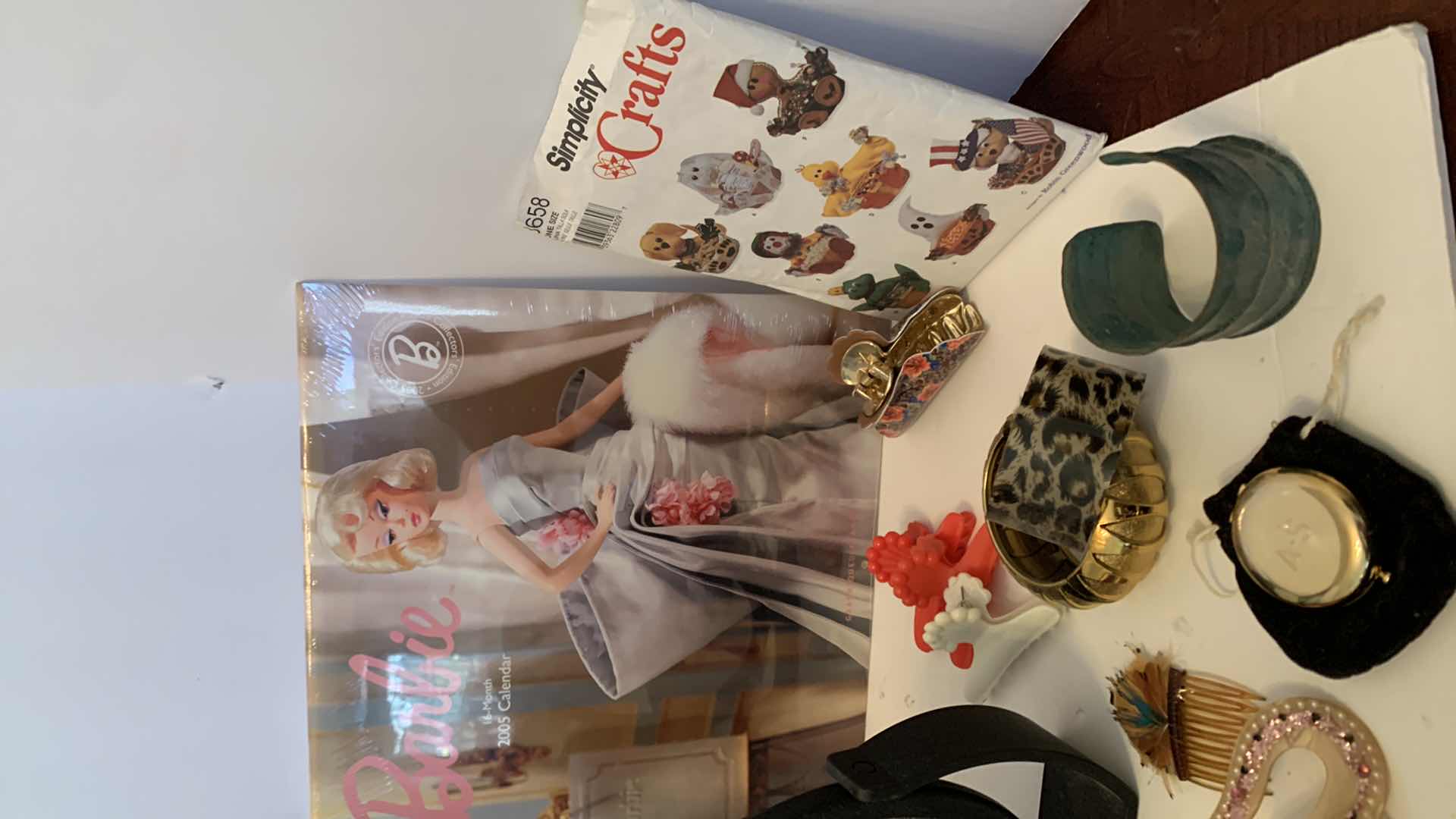 Photo 1 of MISC WOMENS / GIRLS ACCESSORIES ASSORTMENT