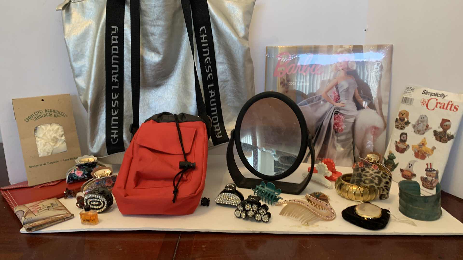 Photo 1 of MISC WOMENS / GIRLS ACCESSORIES ASSORTMENT