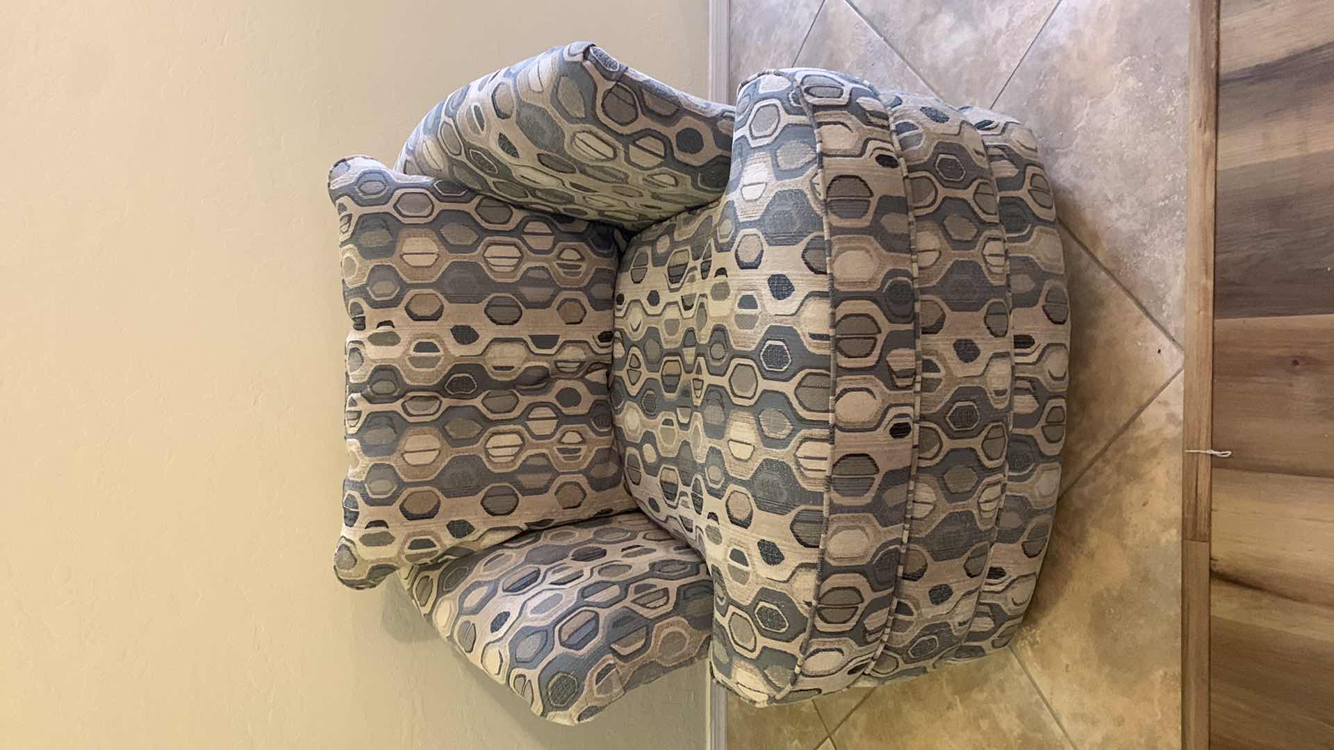 Photo 7 of LAZY BOY UPHOLSTERED FRESCO SWIVEL CHAIR