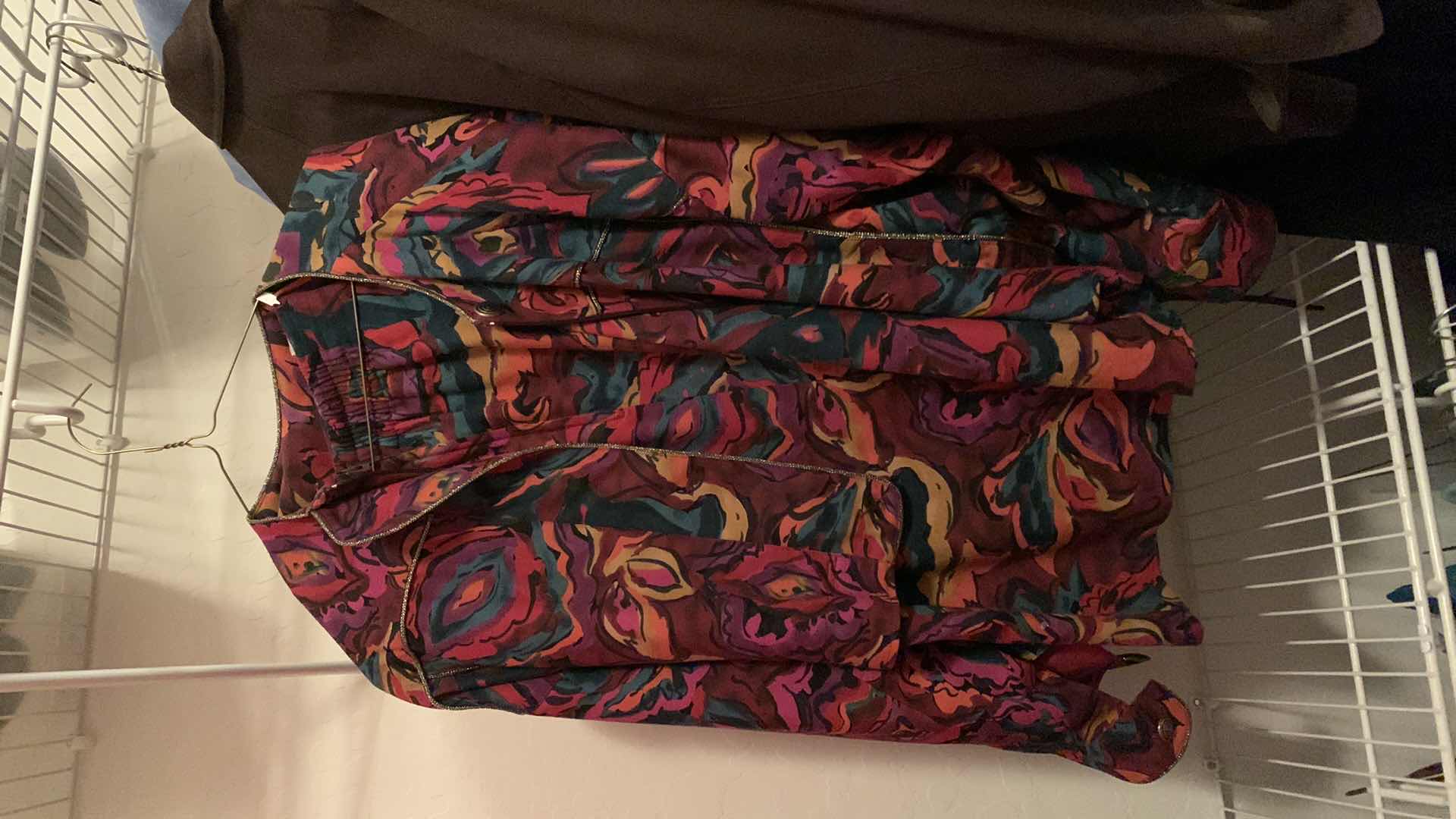 Photo 8 of 10 - WOMENS 2pc SUITS SIZE L XL