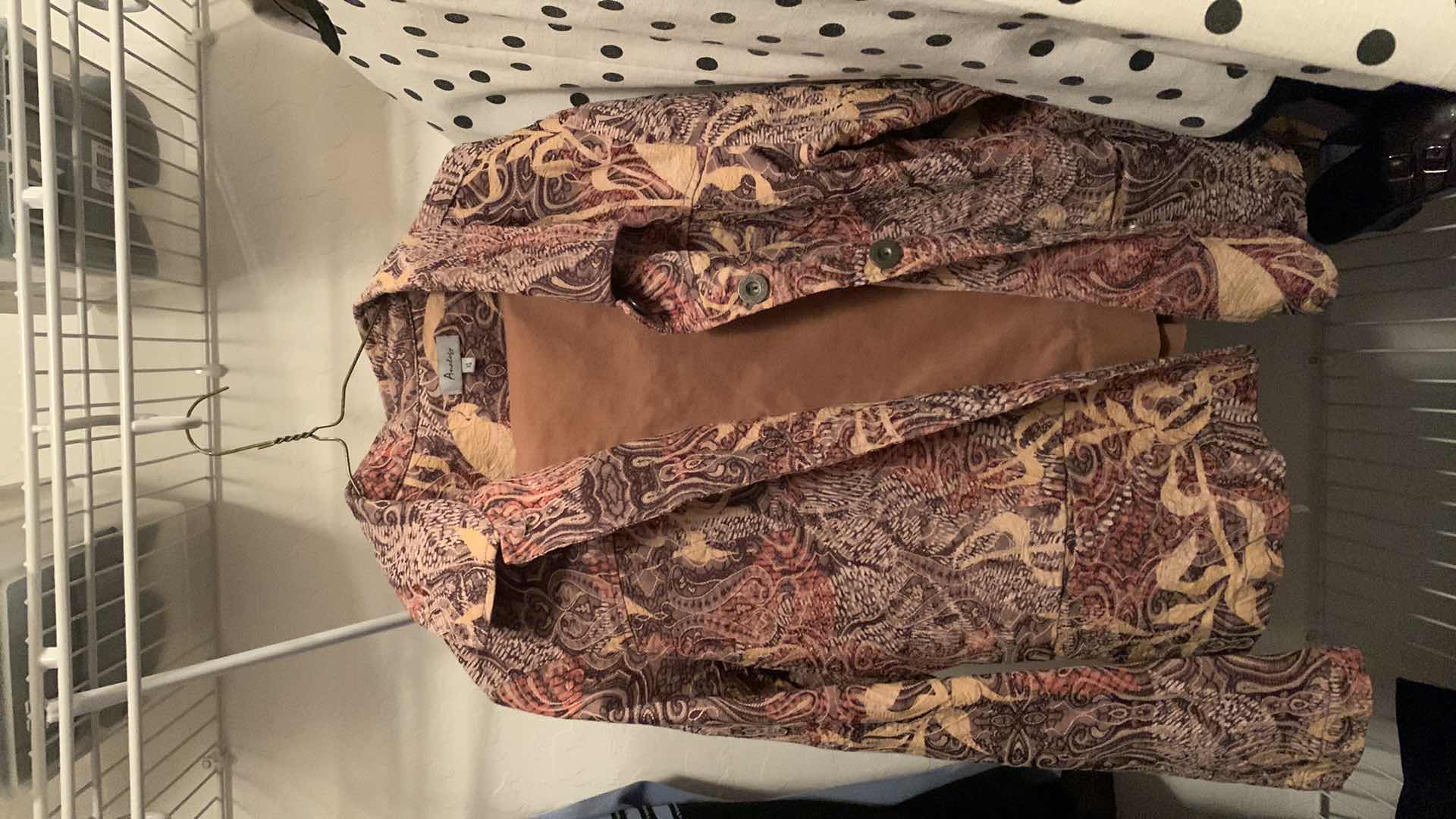 Photo 5 of 10 - WOMENS 2pc SUITS SIZE L XL