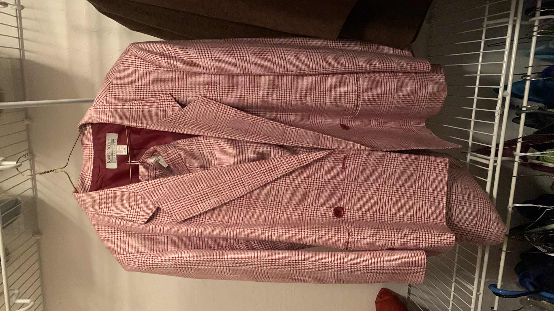 Photo 11 of 10 - WOMENS 2pc SUITS SIZE L XL