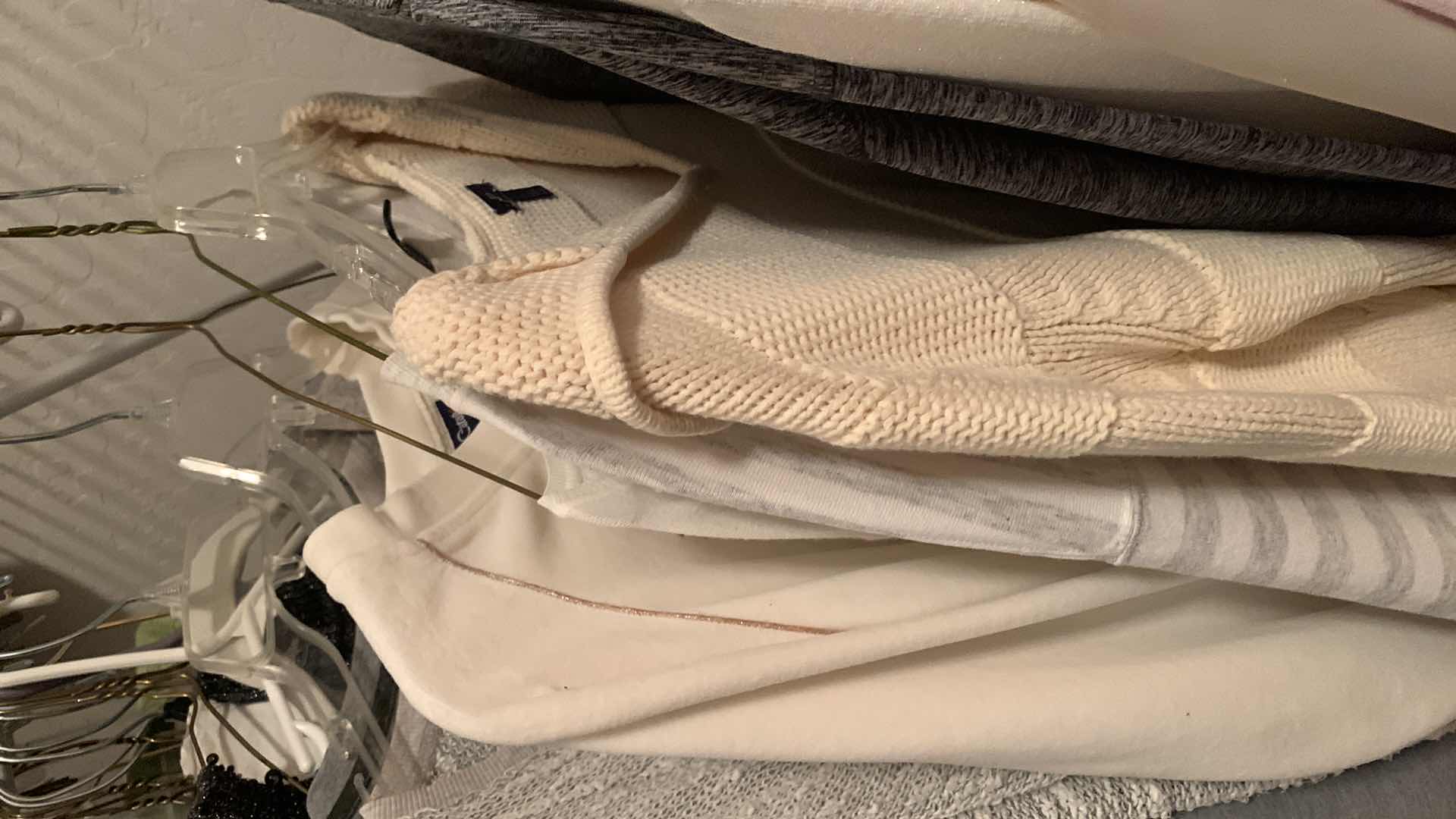 Photo 1 of 50 PCS WOMENS CLOTHING L XL TOPS SWEATERS