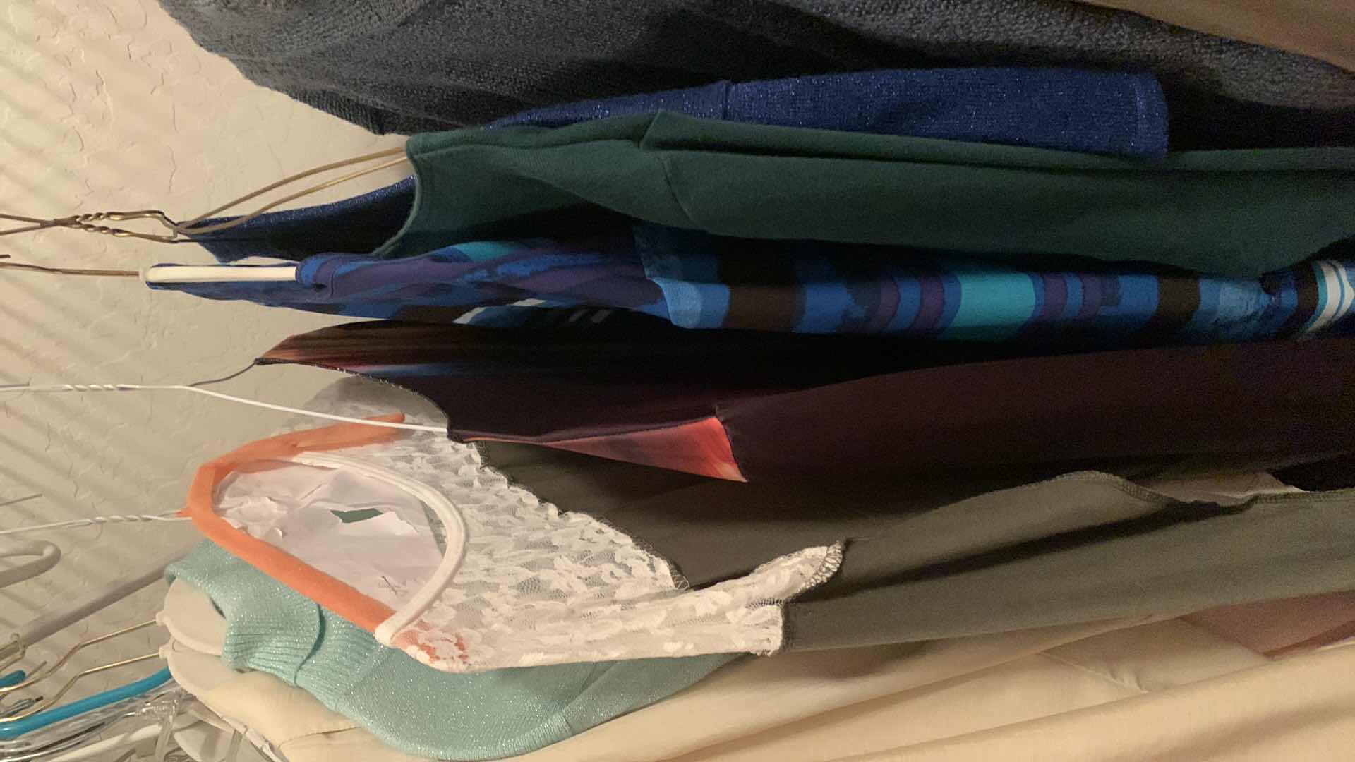 Photo 1 of 50 PCS WOMENS CLOTHING L XL TOPS SWEATERS