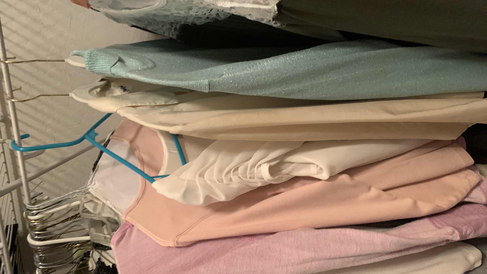 Photo 1 of 50 PCS WOMENS CLOTHING L XL TOPS SWEATERS