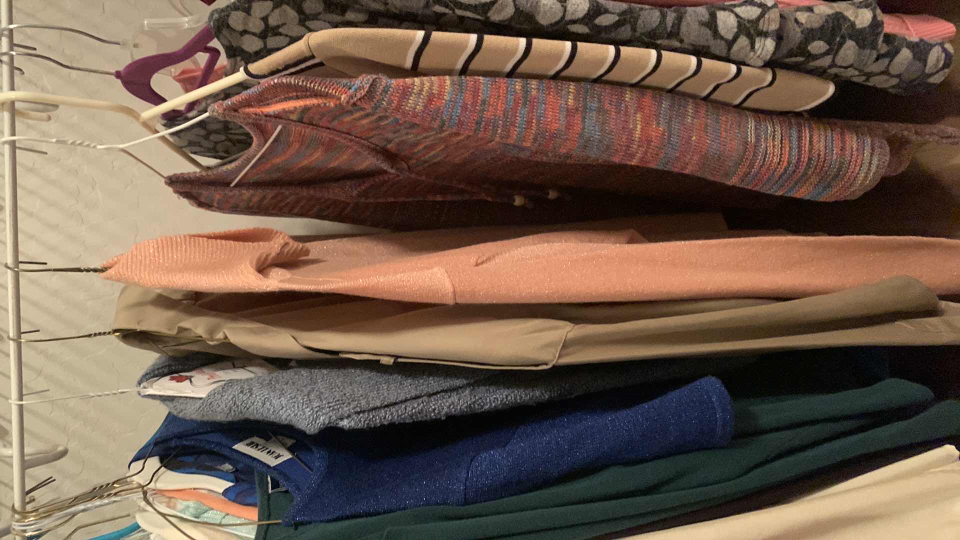 Photo 1 of 50 PCS WOMENS CLOTHING L XL TOPS SWEATERS