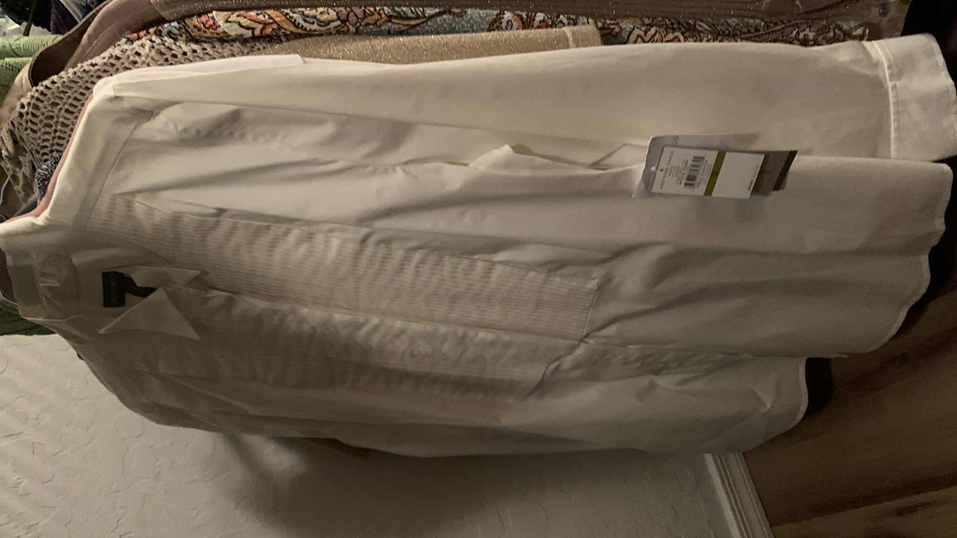 Photo 1 of 50 PCS WOMENS CLOTHING L XL TOPS SWEATERS