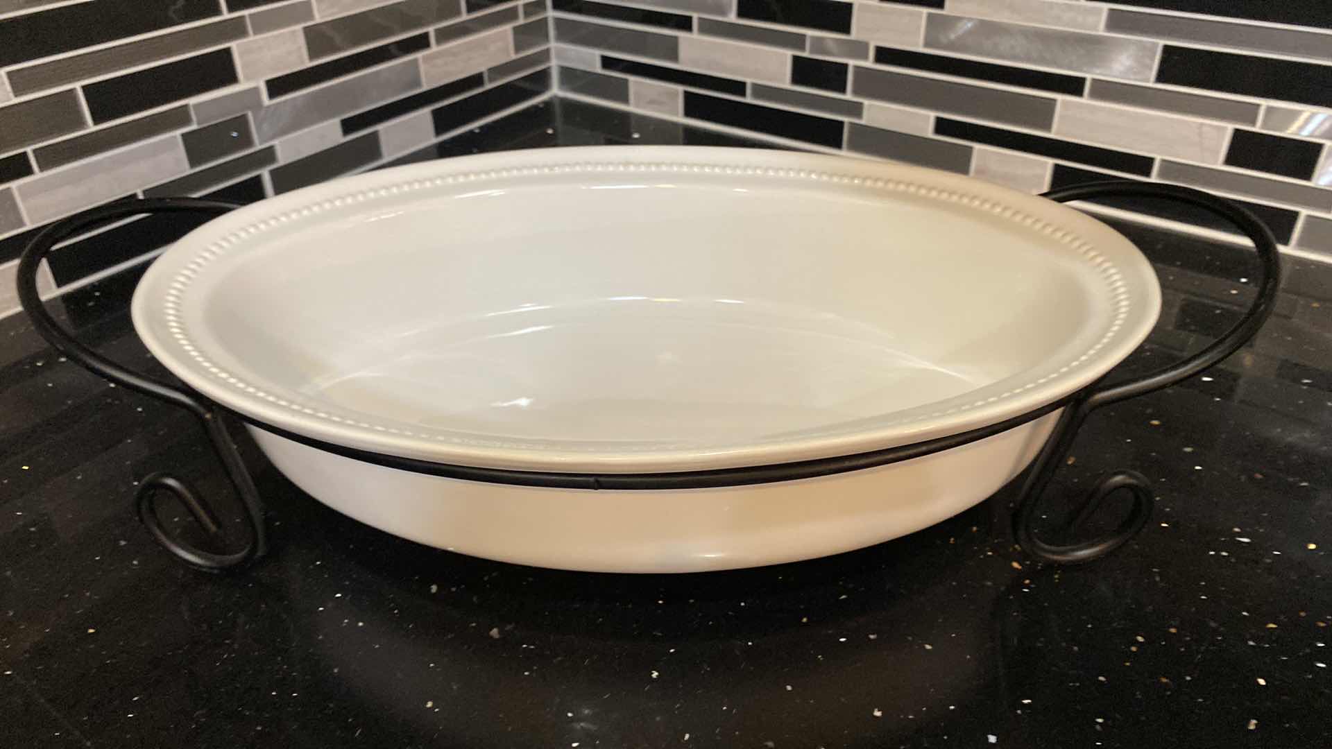 Photo 1 of CONTENTS OF CABINET CERAMC BAKEWARE SET