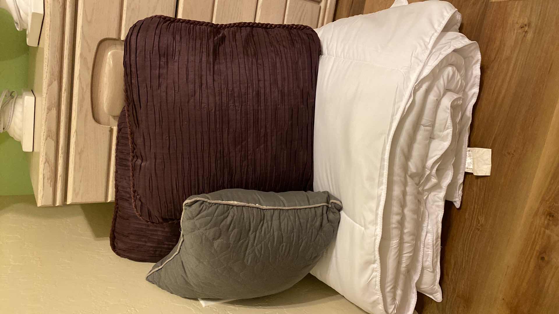 Photo 1 of QUEEN COMFORTER AND ASSORTED 3 PILLOWS