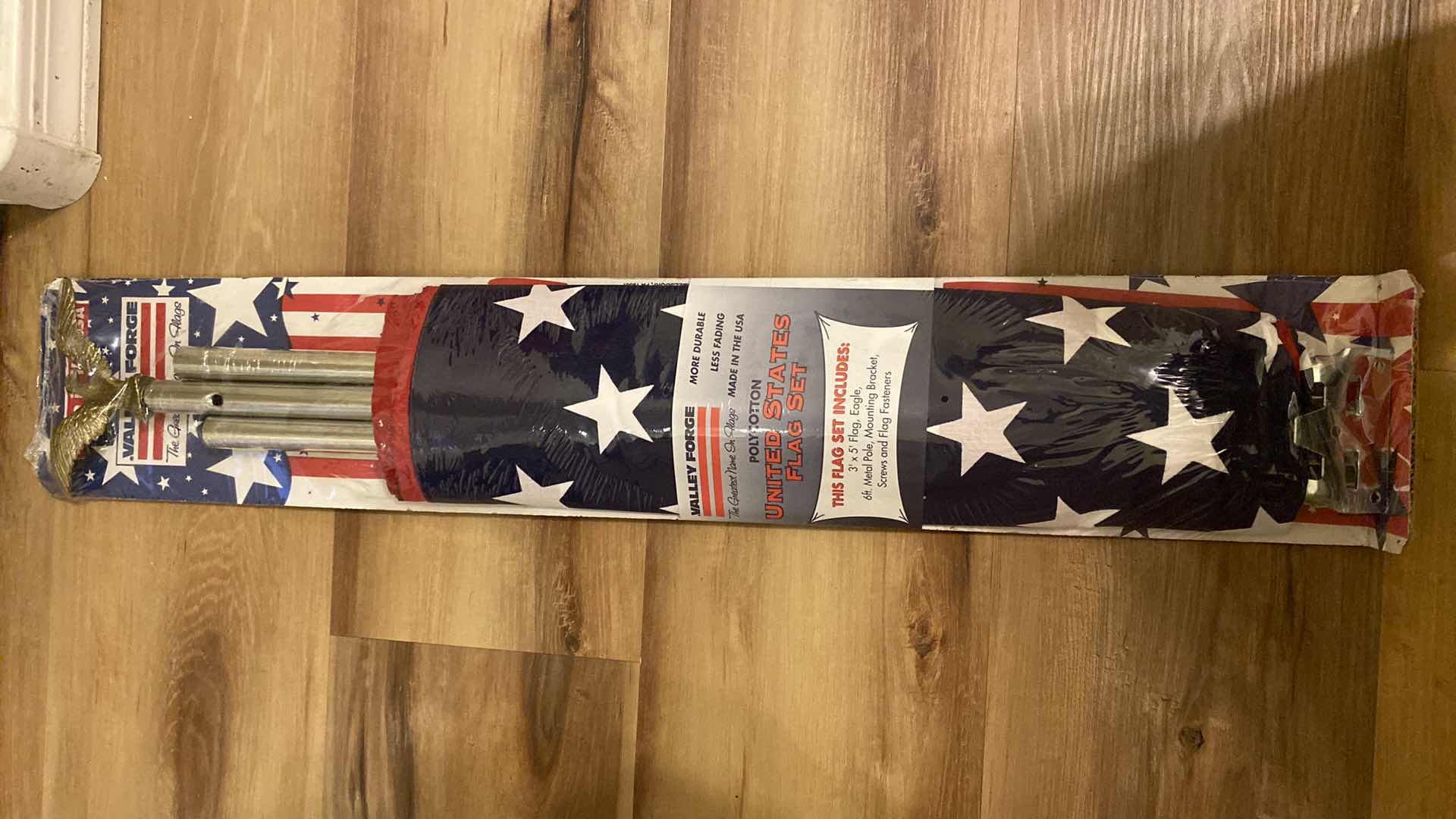 Photo 1 of UNITED STATES FLAG SET