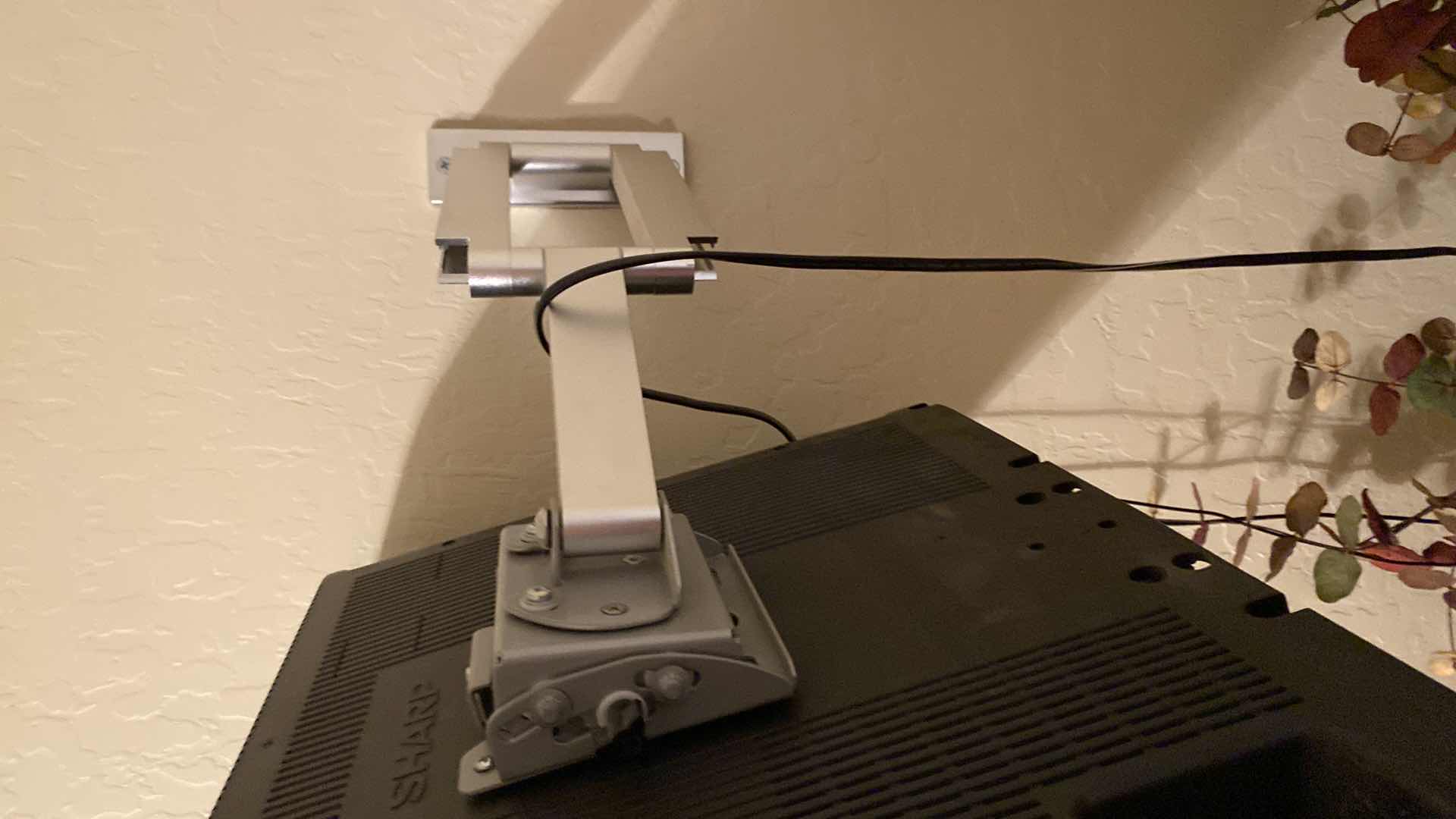 View 6 of SHARP TV 31” WITH REMOTE POWERS ON INCLUDES WALL BRACKET AND GE SPEAKER