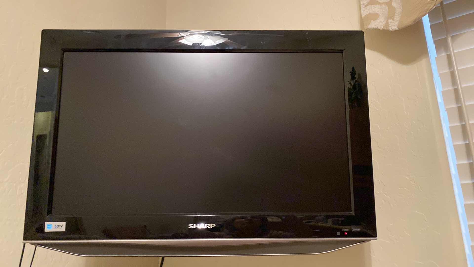 View 9 of SHARP TV 31” WITH REMOTE POWERS ON INCLUDES WALL BRACKET AND GE SPEAKER