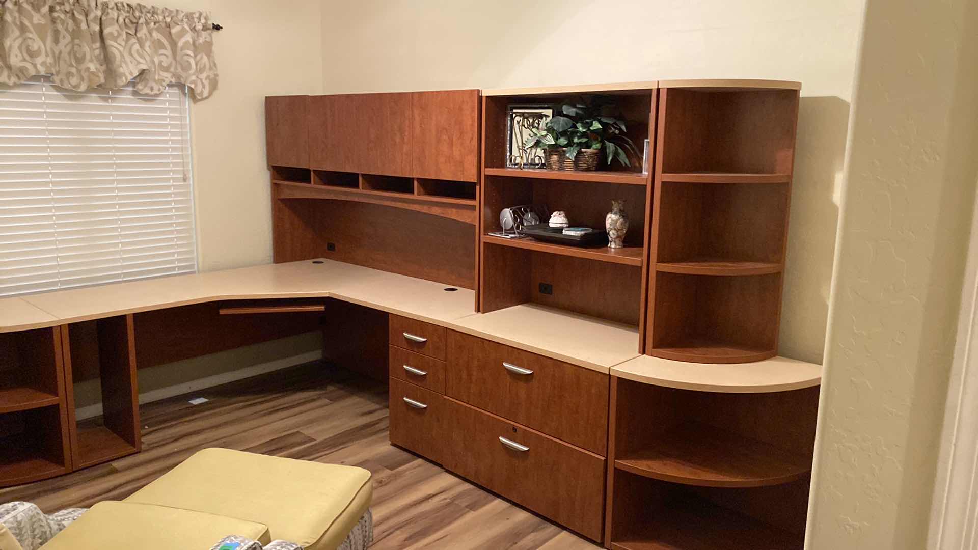 Photo 1 of 7 PIECE DESK NO KEYS OVERALL MEASURMENT DESK 96” X 134”
ROUNDED END PIECES 24” WIDE
CORNER DESK 72” X 36”
DESK EXTENSION WITH 3 DRAWERS 36”
LATERAL FILE 36”
TOP SHELF WITH DOORS 72”
TOP 2 SHELF UNIT 36”
TOP RIGHT CORNER PIECE 16”