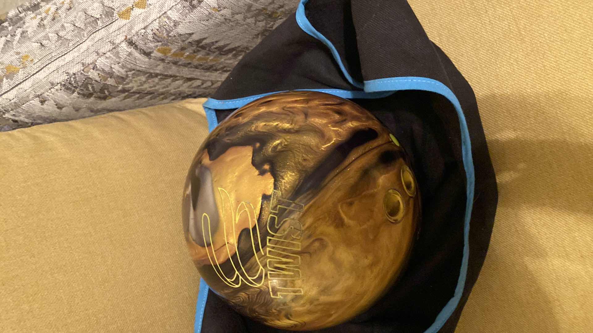 Photo 1 of TWIST BOWLING BALL WITH FABRIC CARRIER