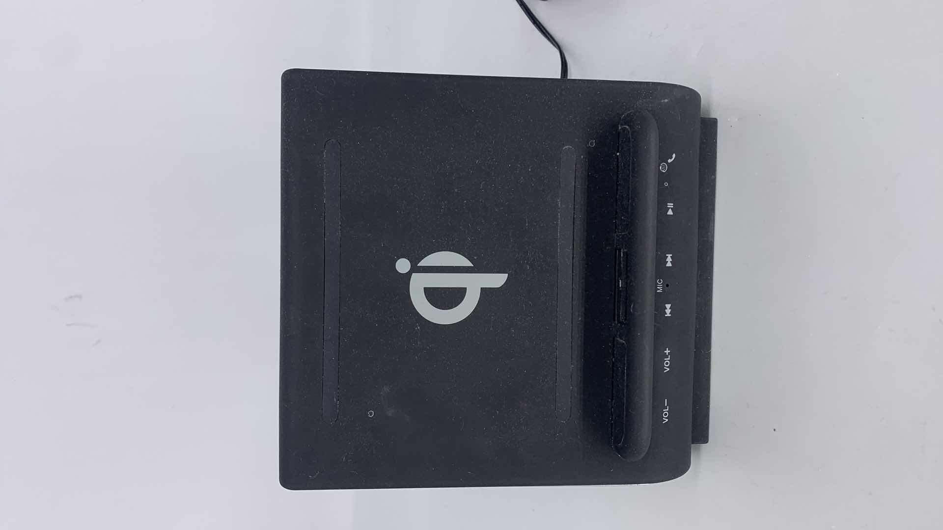 Photo 1 of AZPEN D100 QI WIRELESS CHARGER LAUNCHER FOR IPHONE X / IPHONE 8 / PLUS