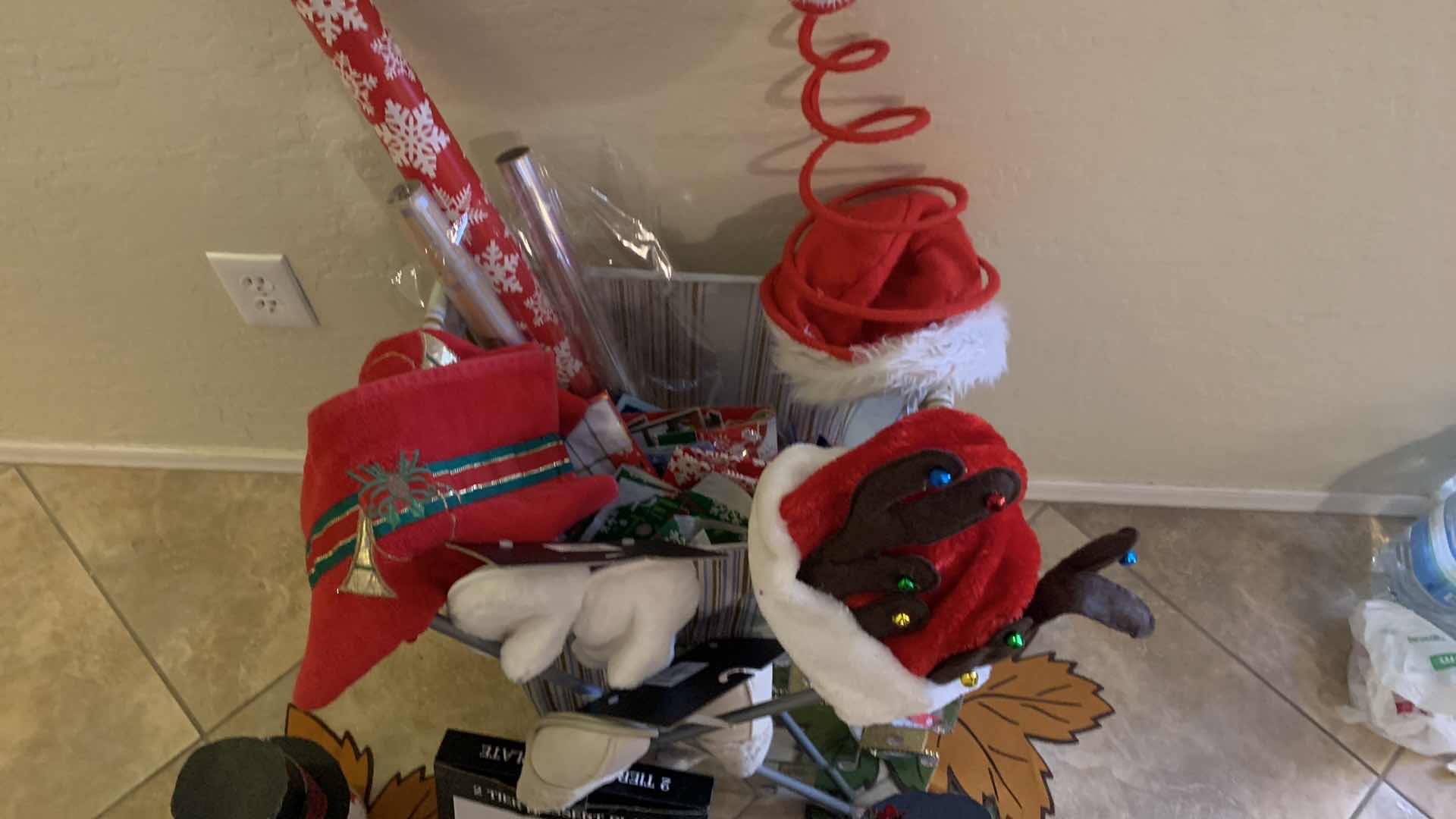 Photo 6 of MISCELLANEOUS HOME DECOR AND ACCESSORIES ASSORTMENT