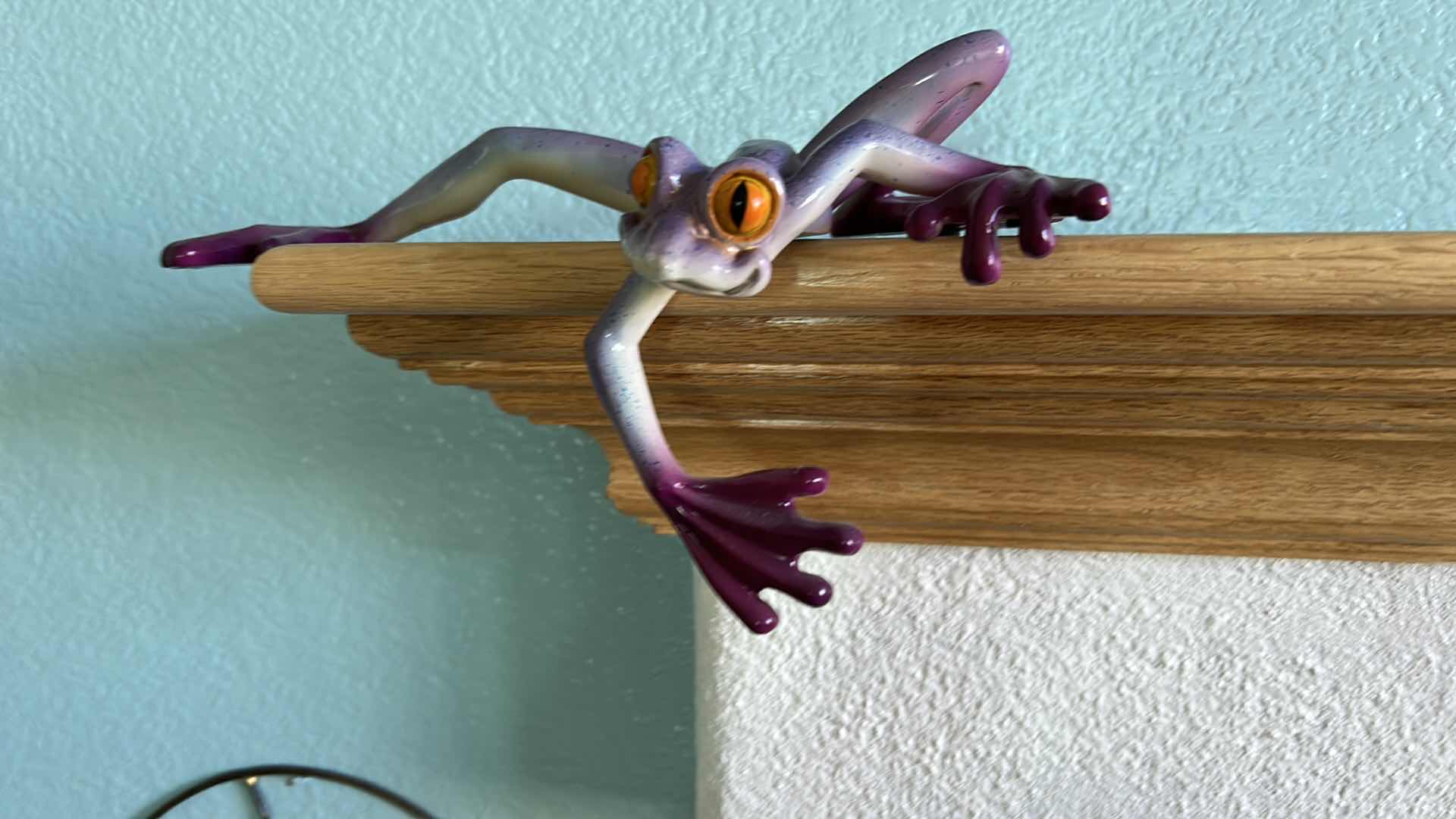 Photo 1 of COLLECTIBLE FROG BY ARTIST JAMES ISRAEL VAN EPPS JIVE DOW