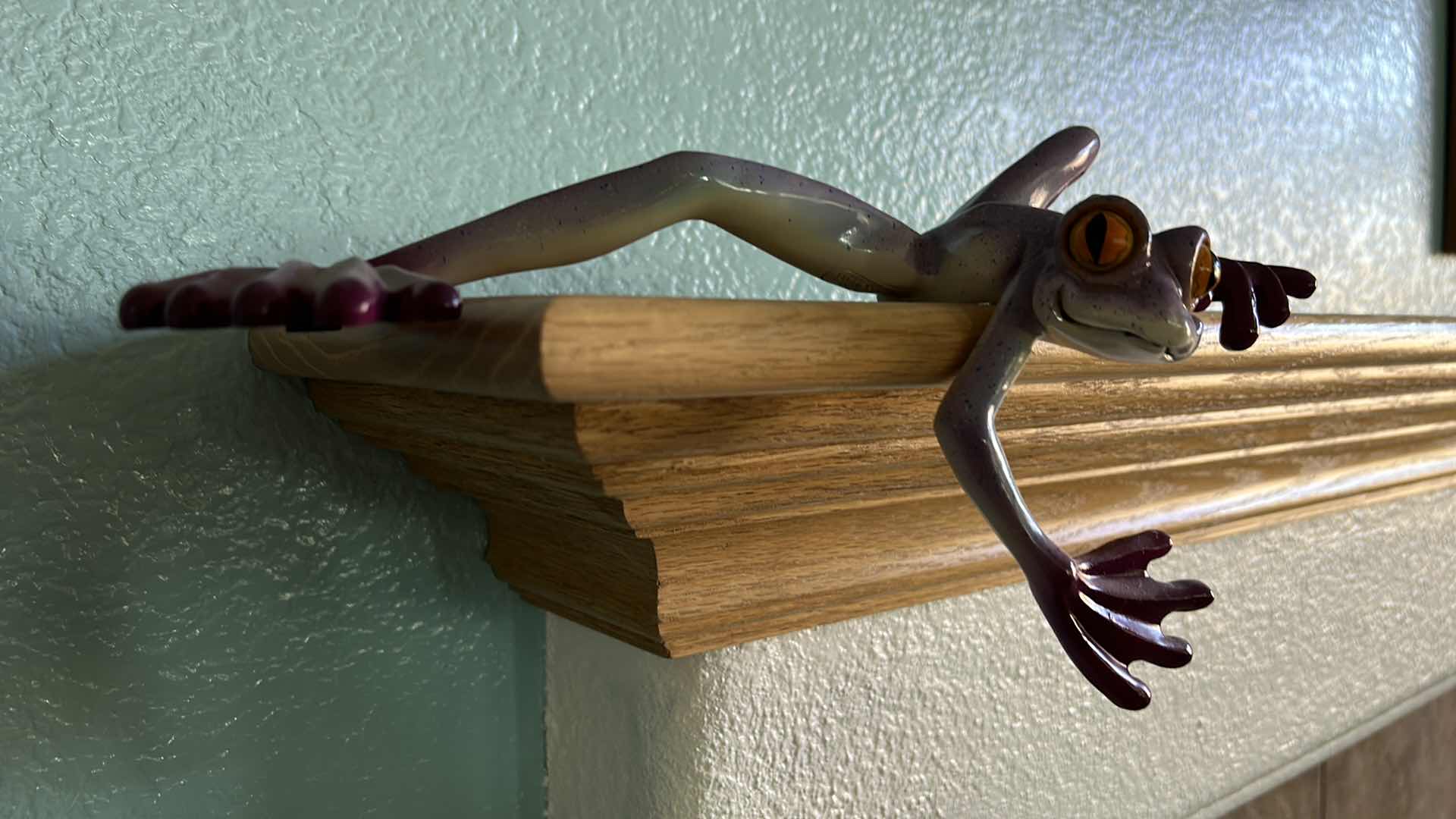 Photo 1 of COLLECTIBLE FROG BY ARTIST JAMES ISRAEL VAN EPPS JIVE DOW