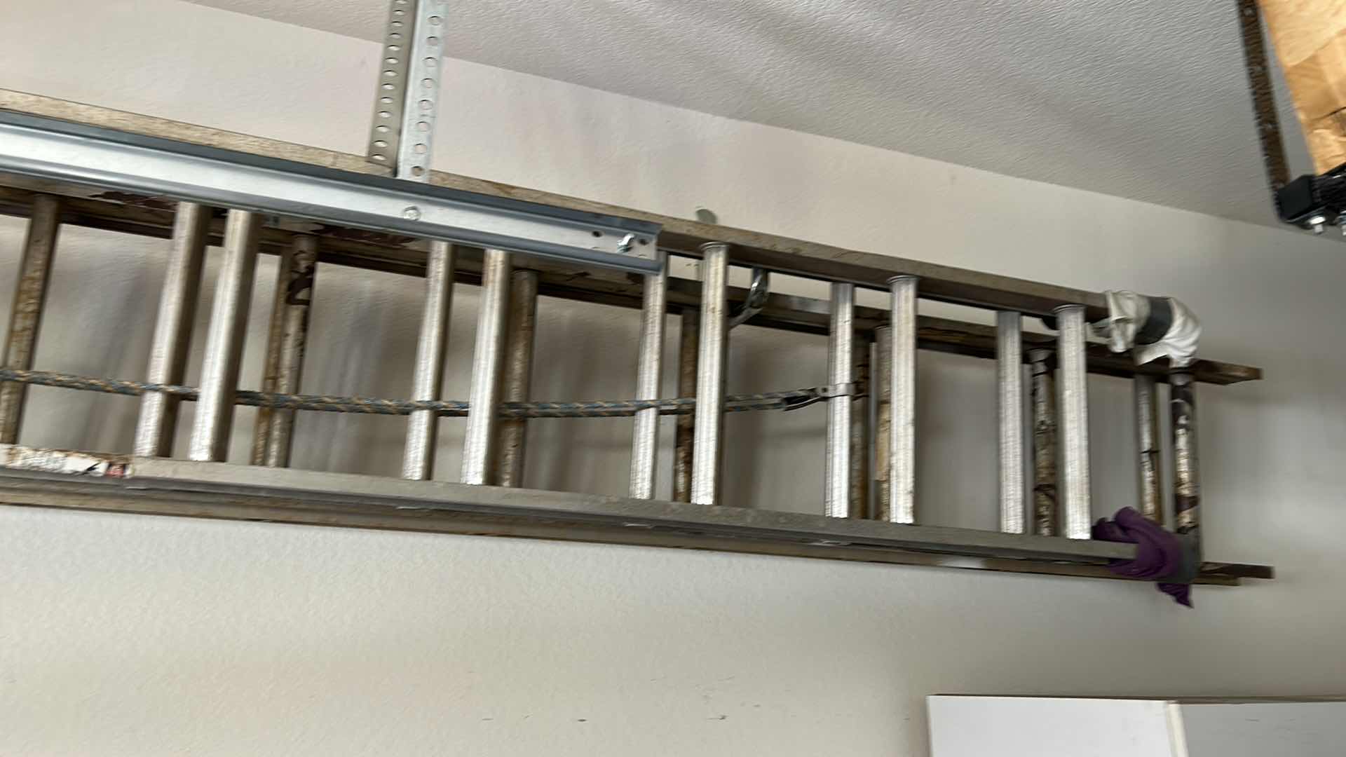 Photo 1 of 2 - 12’ METAL EXTENSION LADDERS