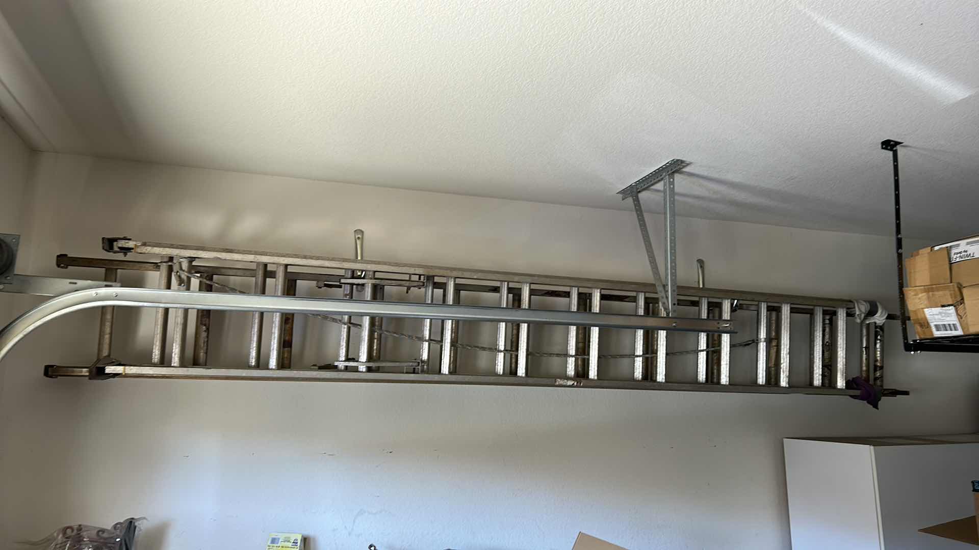 Photo 1 of 2 - 12’ METAL EXTENSION LADDERS