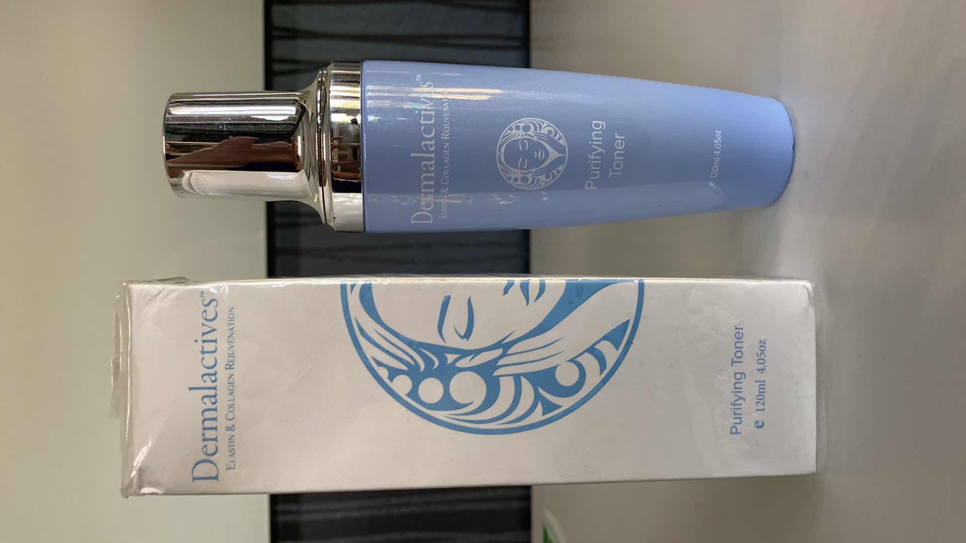 Photo 2 of NEW DERMALATIVES PURIFYING TONER TO PURIFY AND REDUCE SKIN INFLAMMATION WHILE CLEANSING YOUR FACE OF OIL BASED DEBRIS AND IMPURITIES