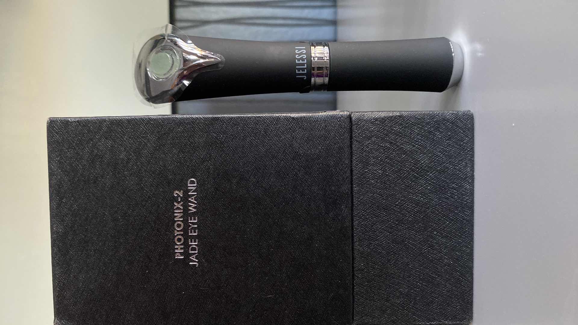 Photo 1 of JELESSI PHOTONIX 2 JADE EYE WAND-NATURAL JADE STONE TO RELIEVE SKIN TENSION PROMOTE CIRCULATION, BLUE RELIEF MODE AND RED LIFTING MODE.