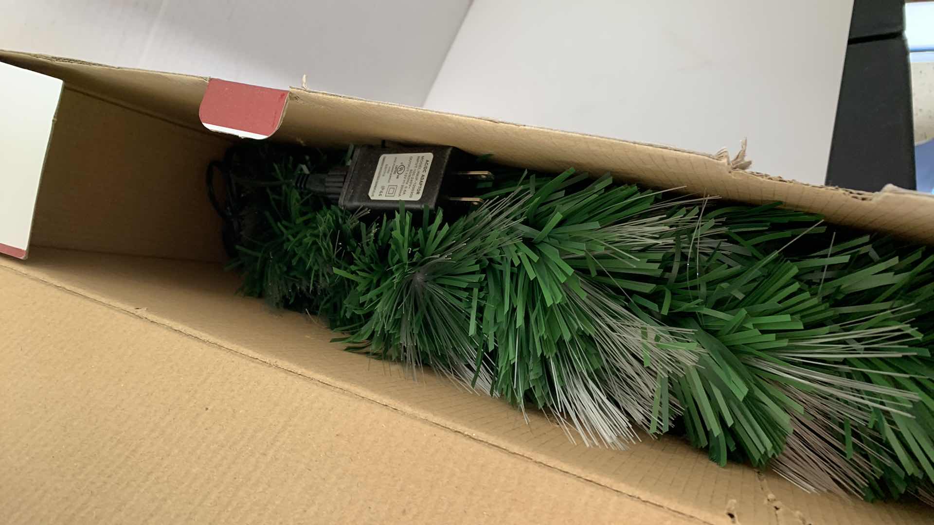 Photo 1 of CHRISTMAS DECORATION - 23” GIBER OPTIC WREATH